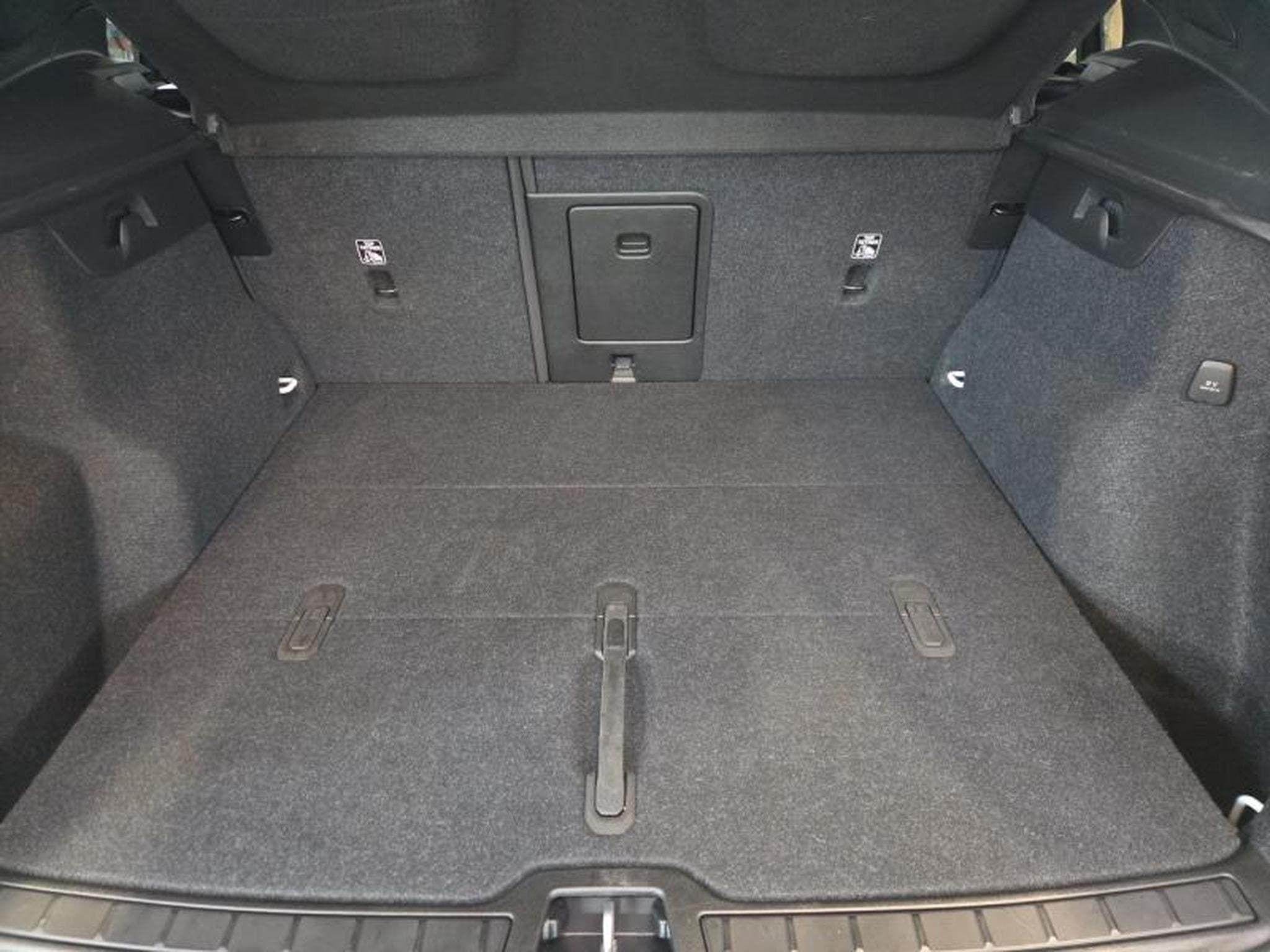 Volvo XC40 B3 Core / Essence (2023) - Foto 19