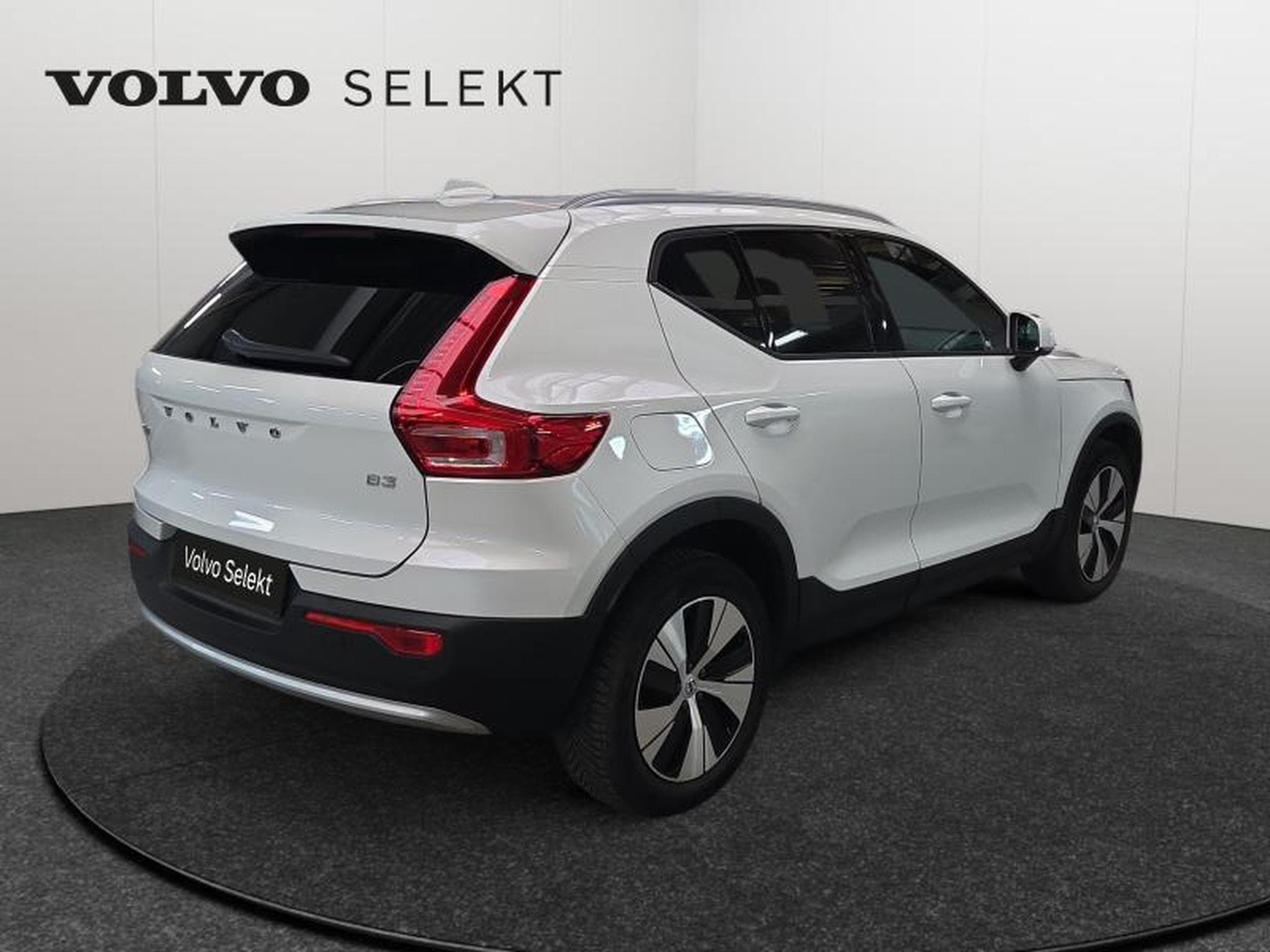 Volvo XC40 B3 Core / Essence (2023) - Foto 2