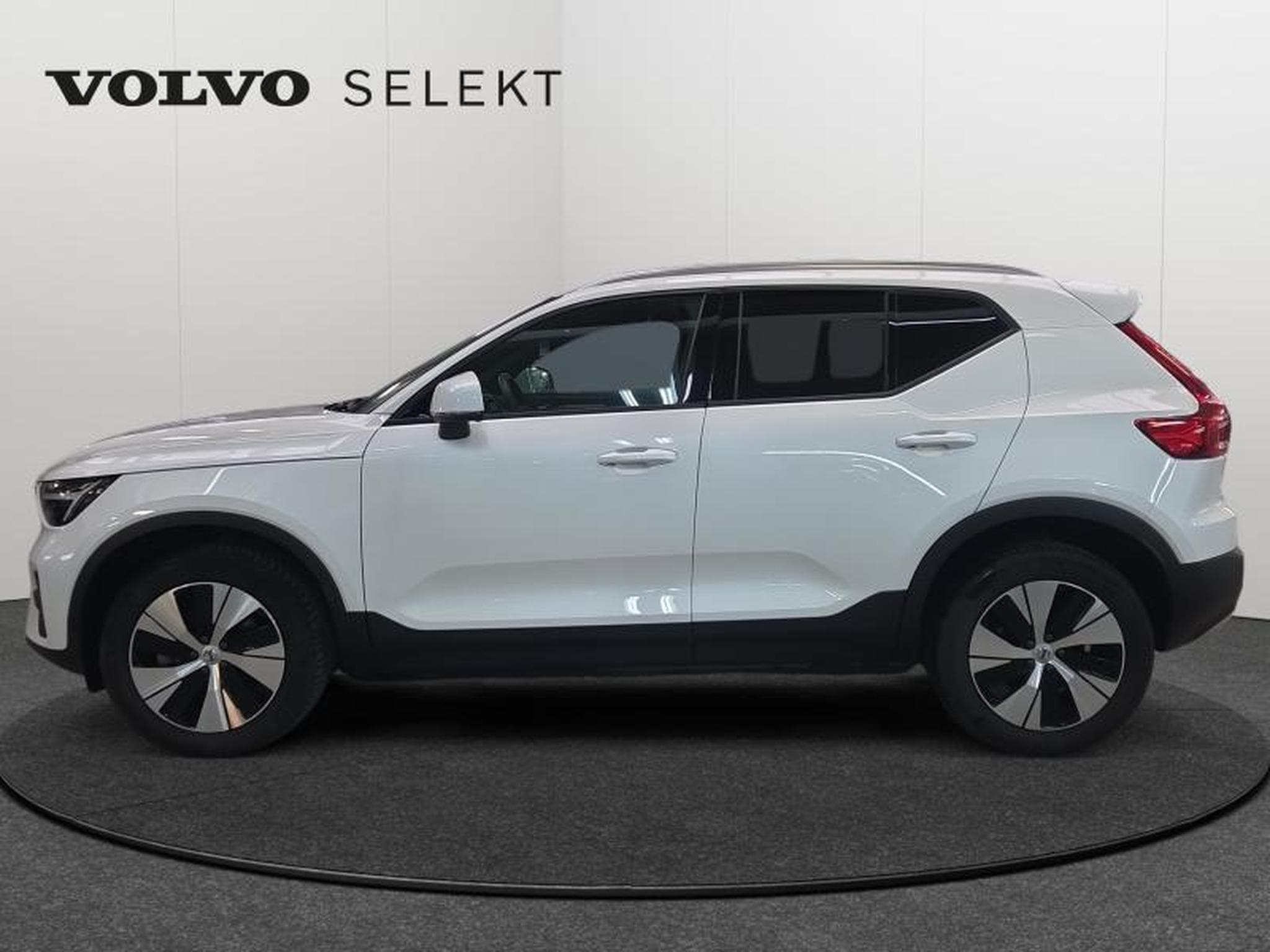 Volvo XC40 B3 Core / Essence (2023) - Foto 4
