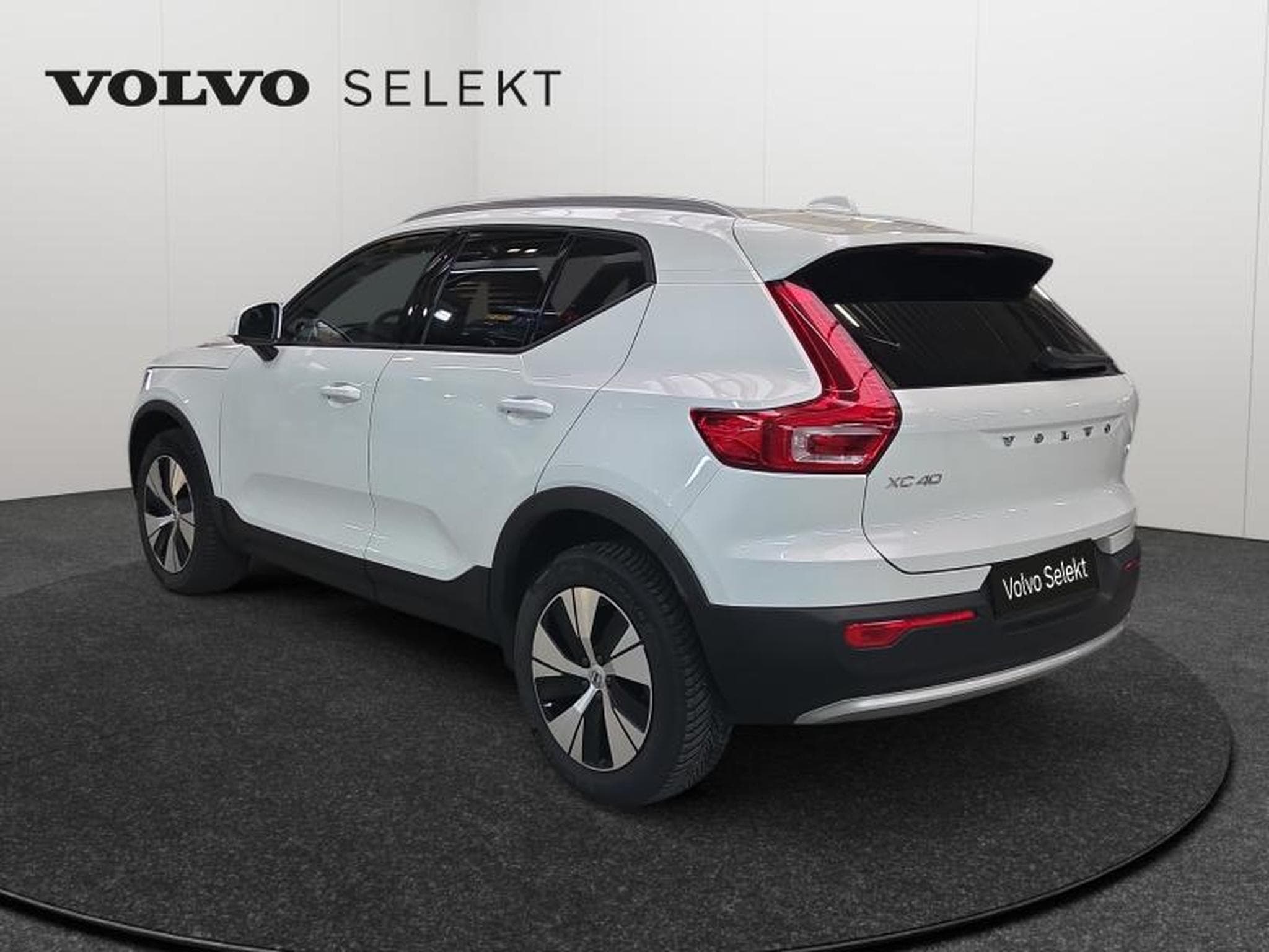 Volvo XC40 B3 Core / Essence (2023) - Foto 5