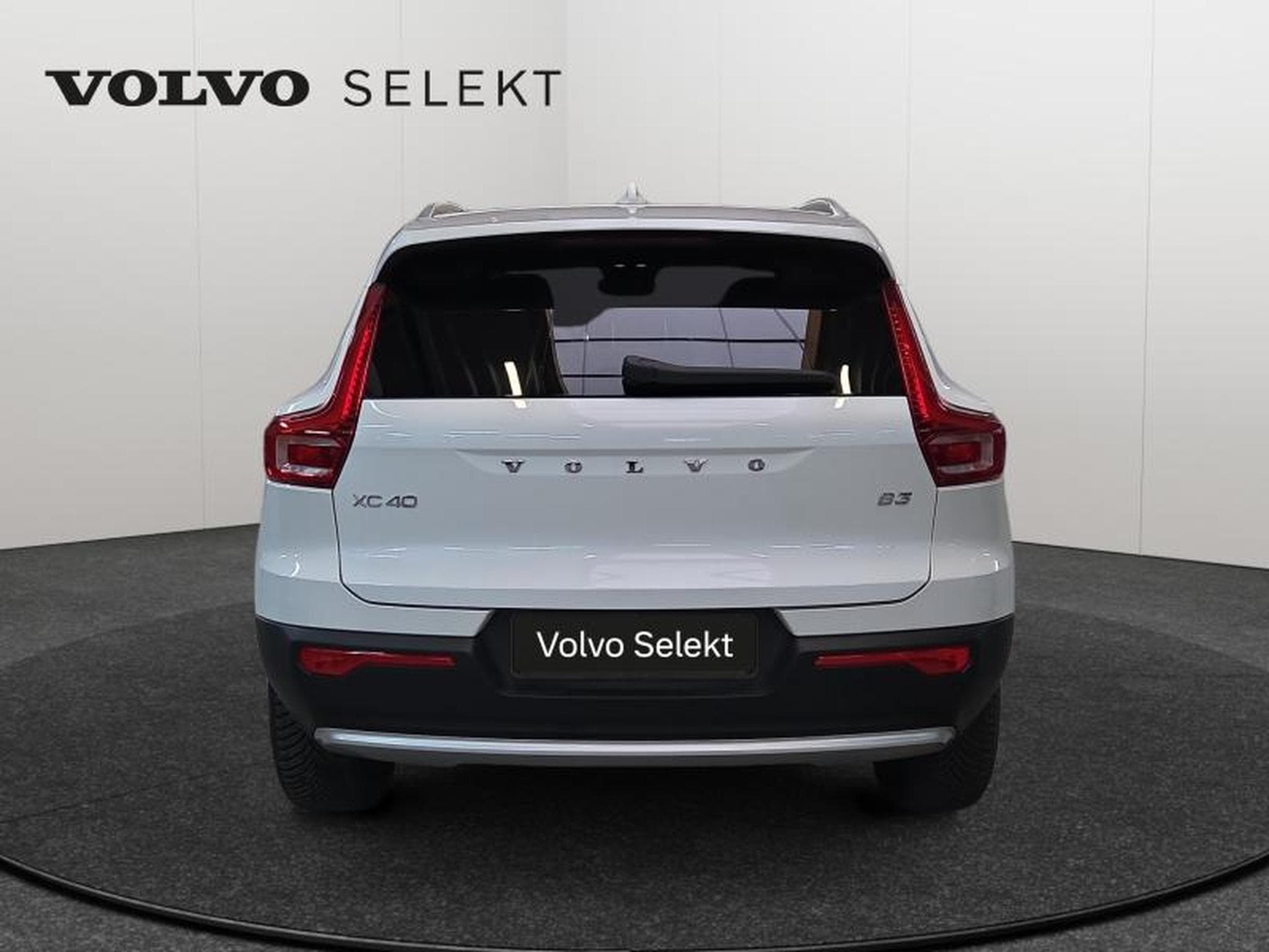Volvo XC40 B3 Core / Essence (2023) - Foto 6