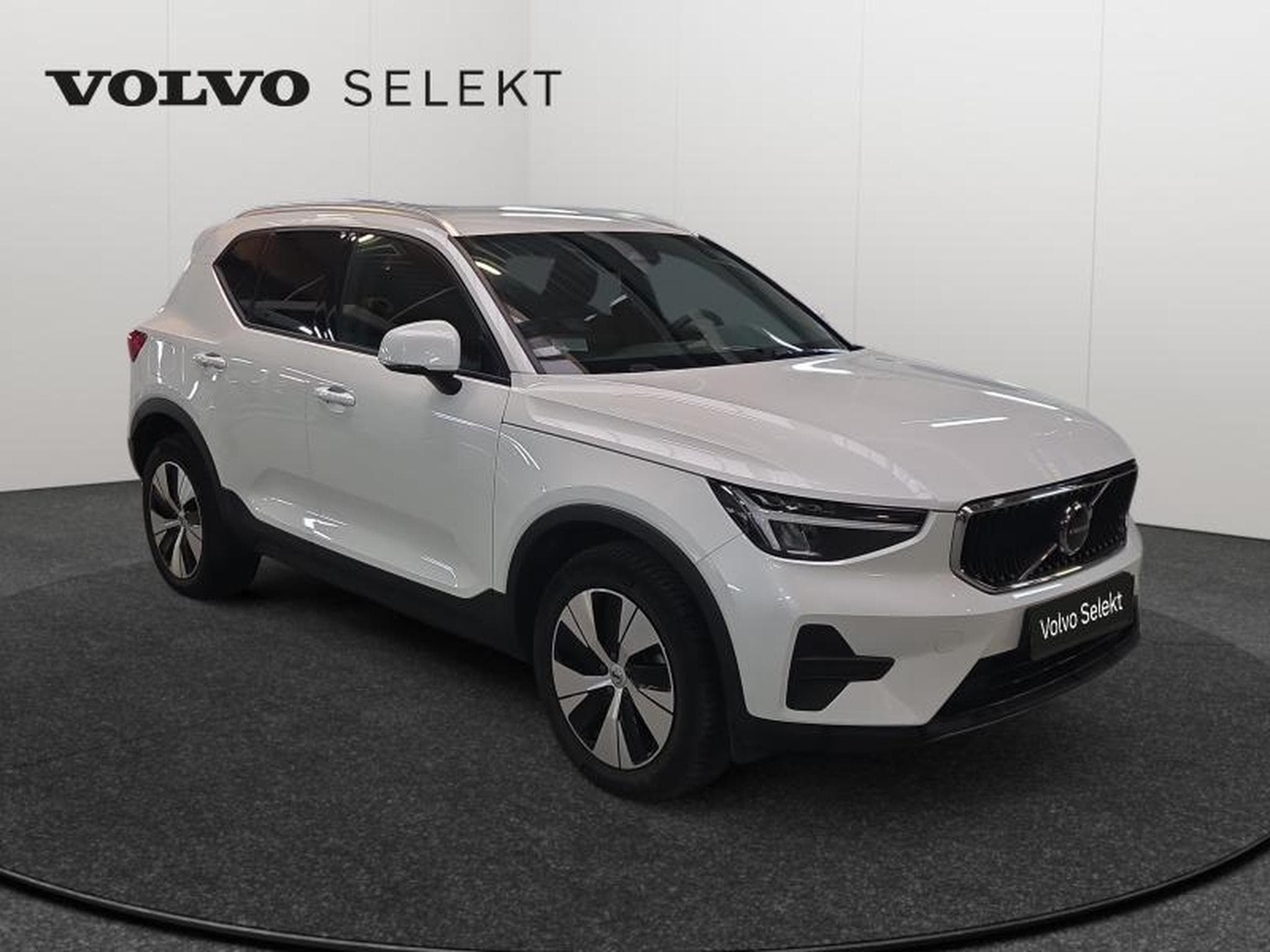 Volvo XC40 B3 Core / Essence (2023) - Foto 8