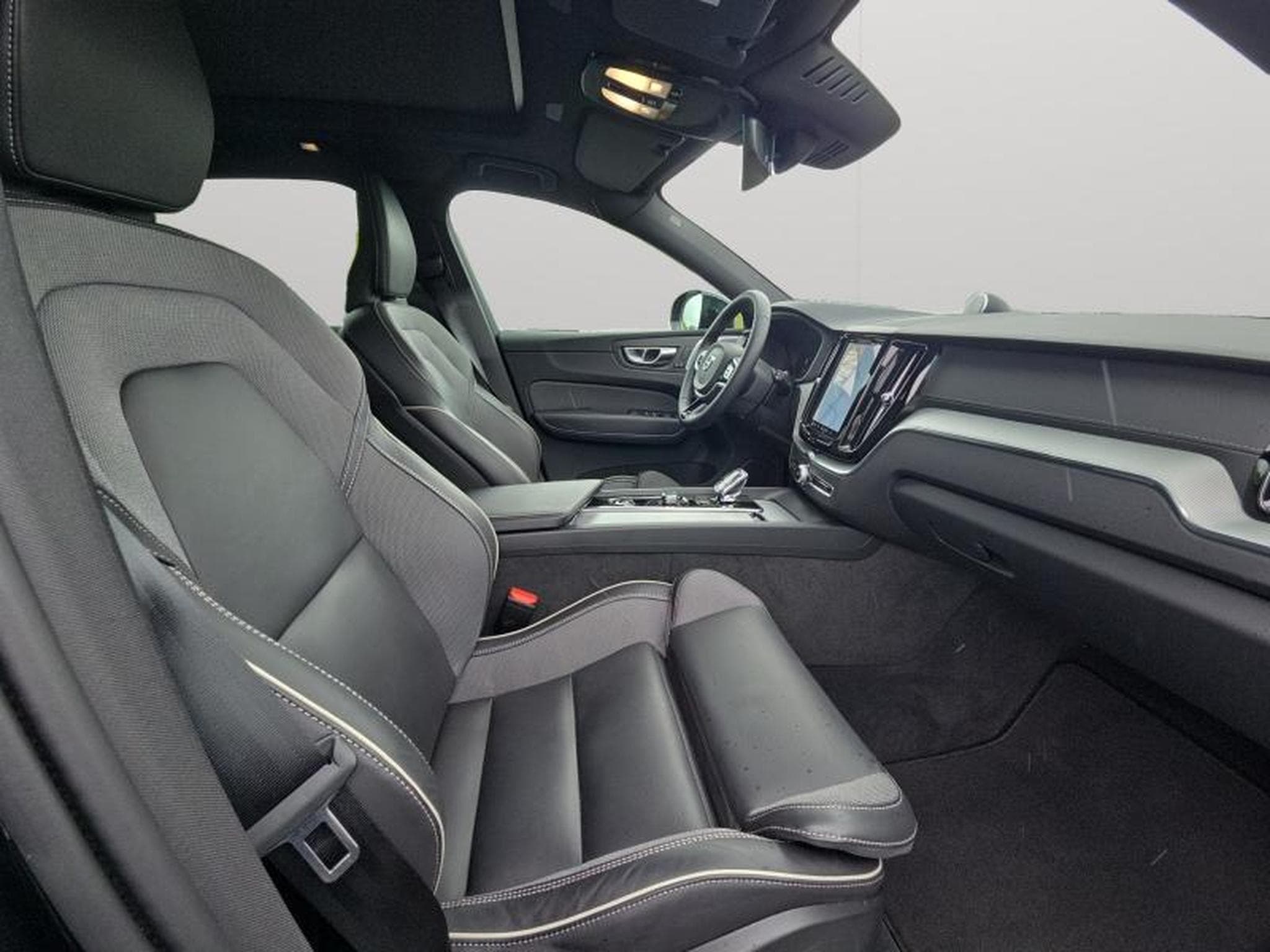 Volvo XC60 B5 AWD Ultra Dark / Essence (2025) - Foto 14