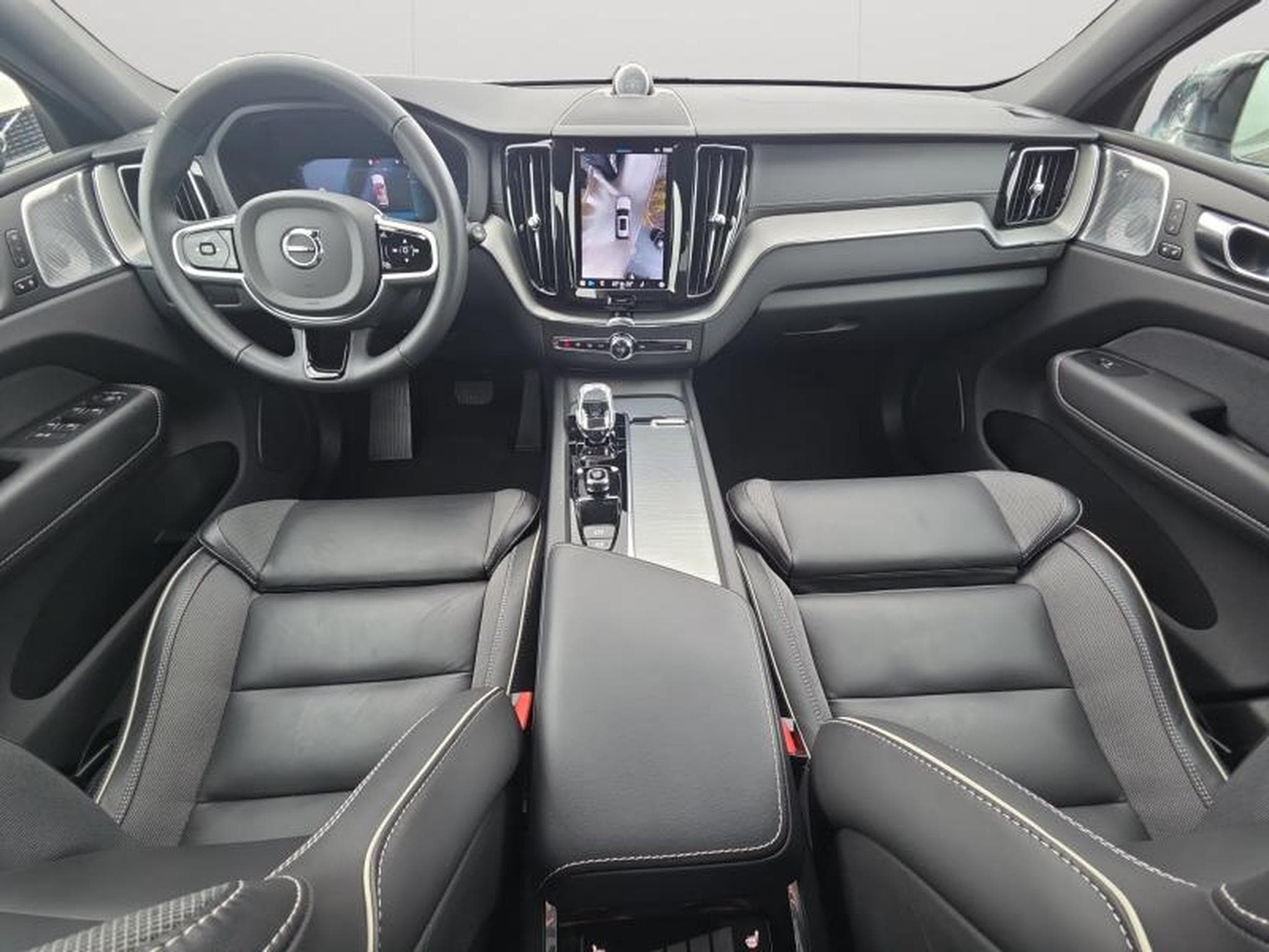 Volvo XC60 B5 AWD Ultra Dark / Essence (2025) - Foto 3