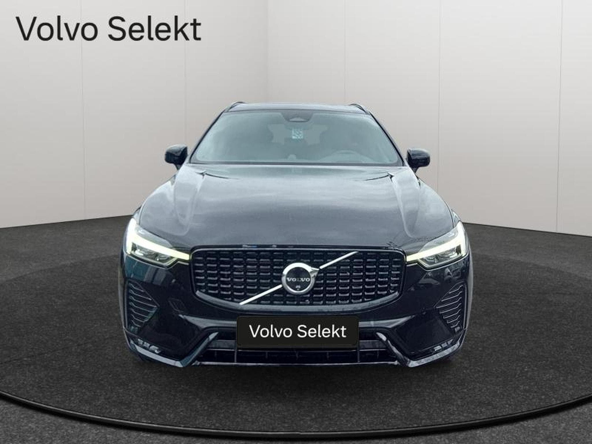 Volvo XC60 B5 AWD Ultra Dark / Essence (2025) - Foto 4