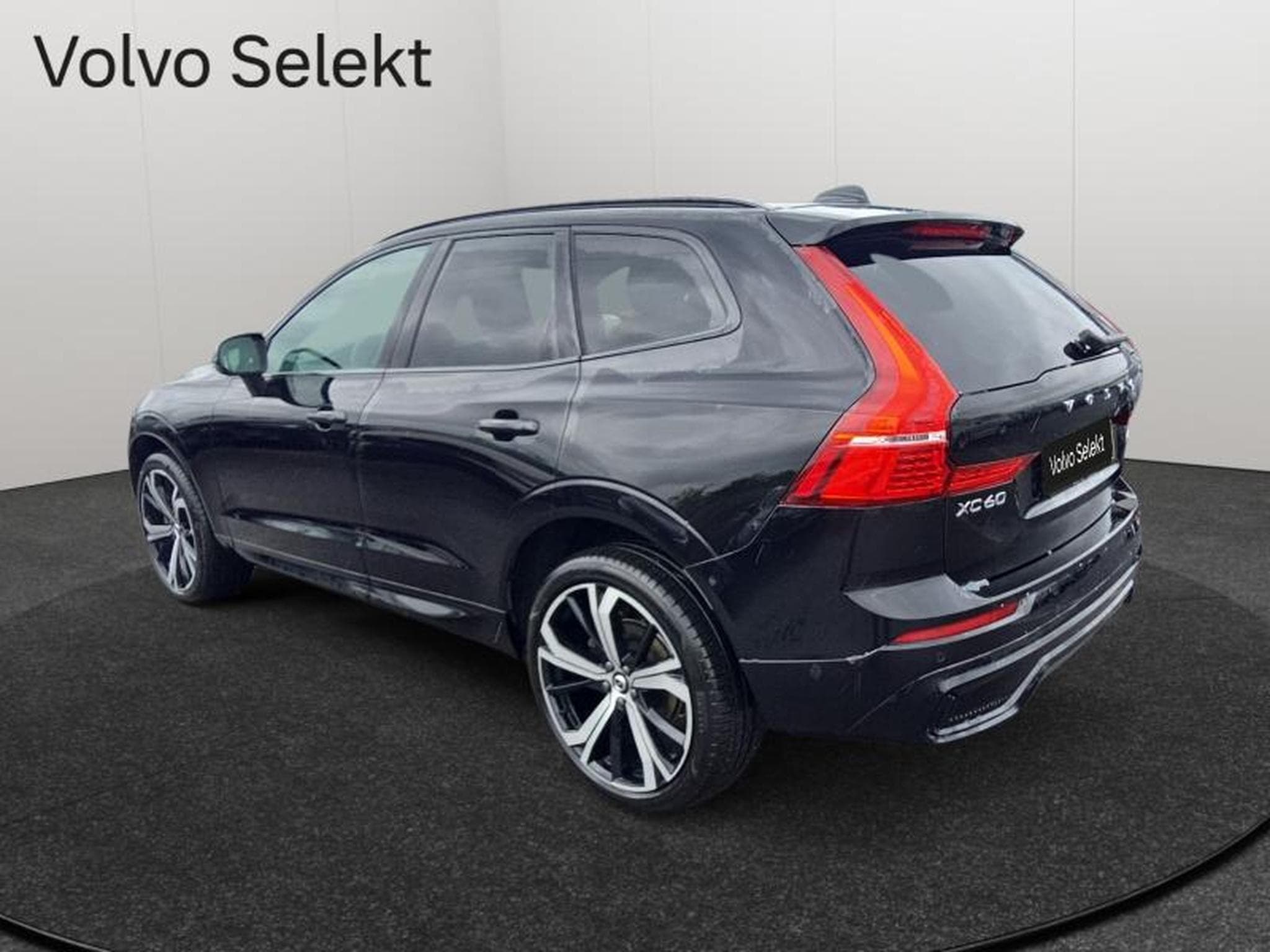Volvo XC60 B5 AWD Ultra Dark / Essence (2025) - Foto 8