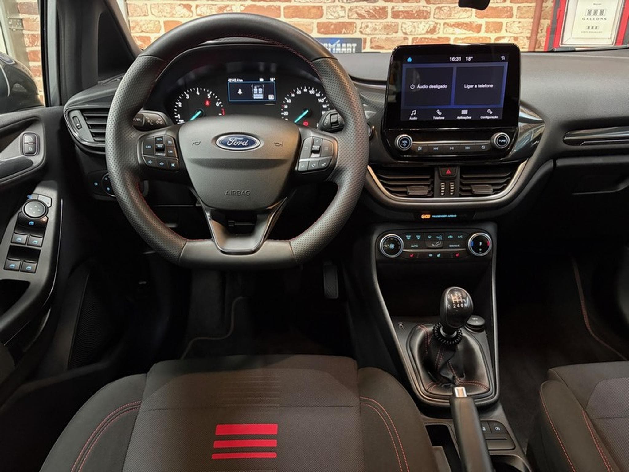 Ford Fiesta Fiesta 1.0 EcoBoost 100cv ST-LINE (2024) - Foto 4