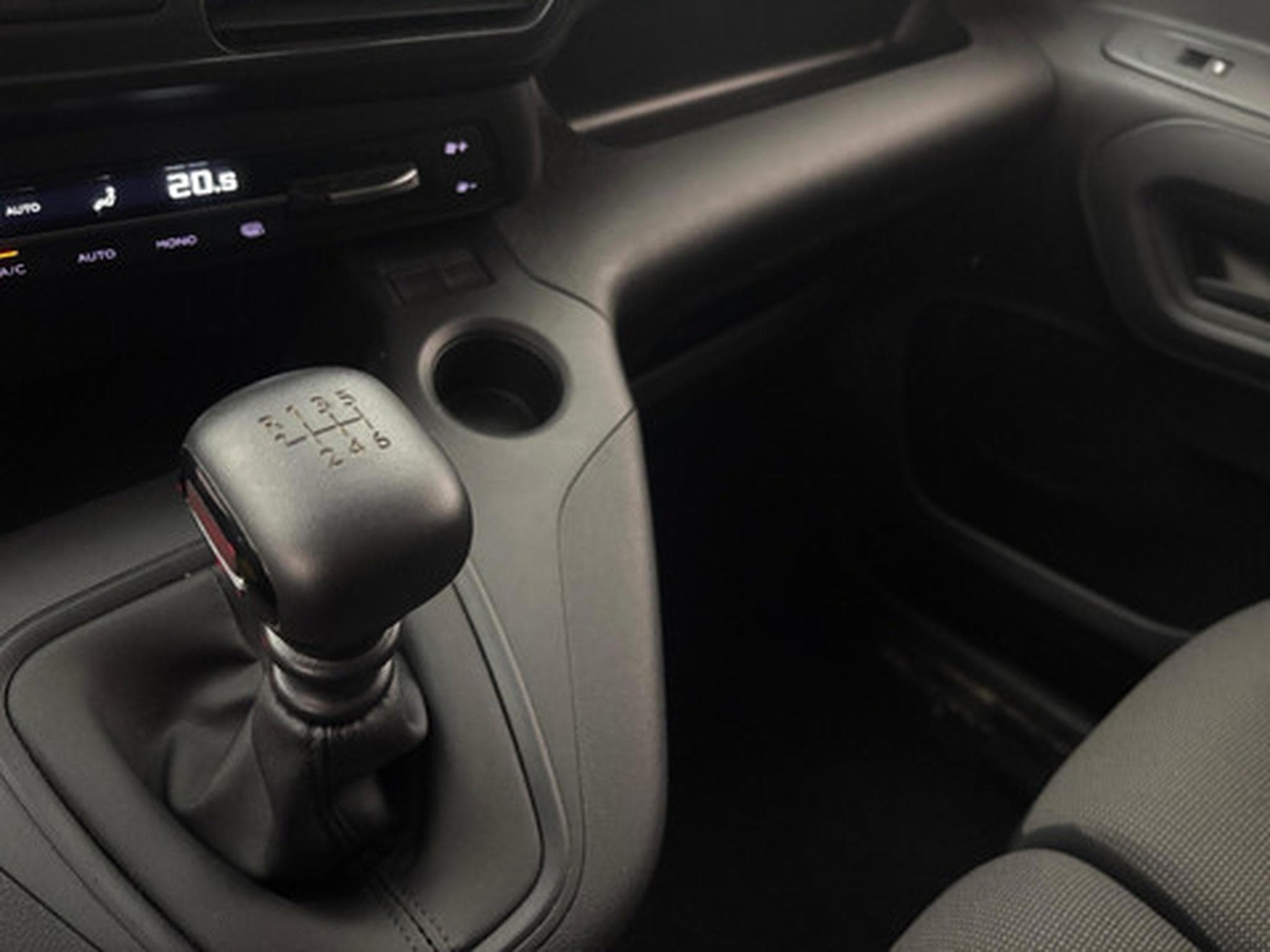 Opel Combo Cargo (2023) - Photo 10