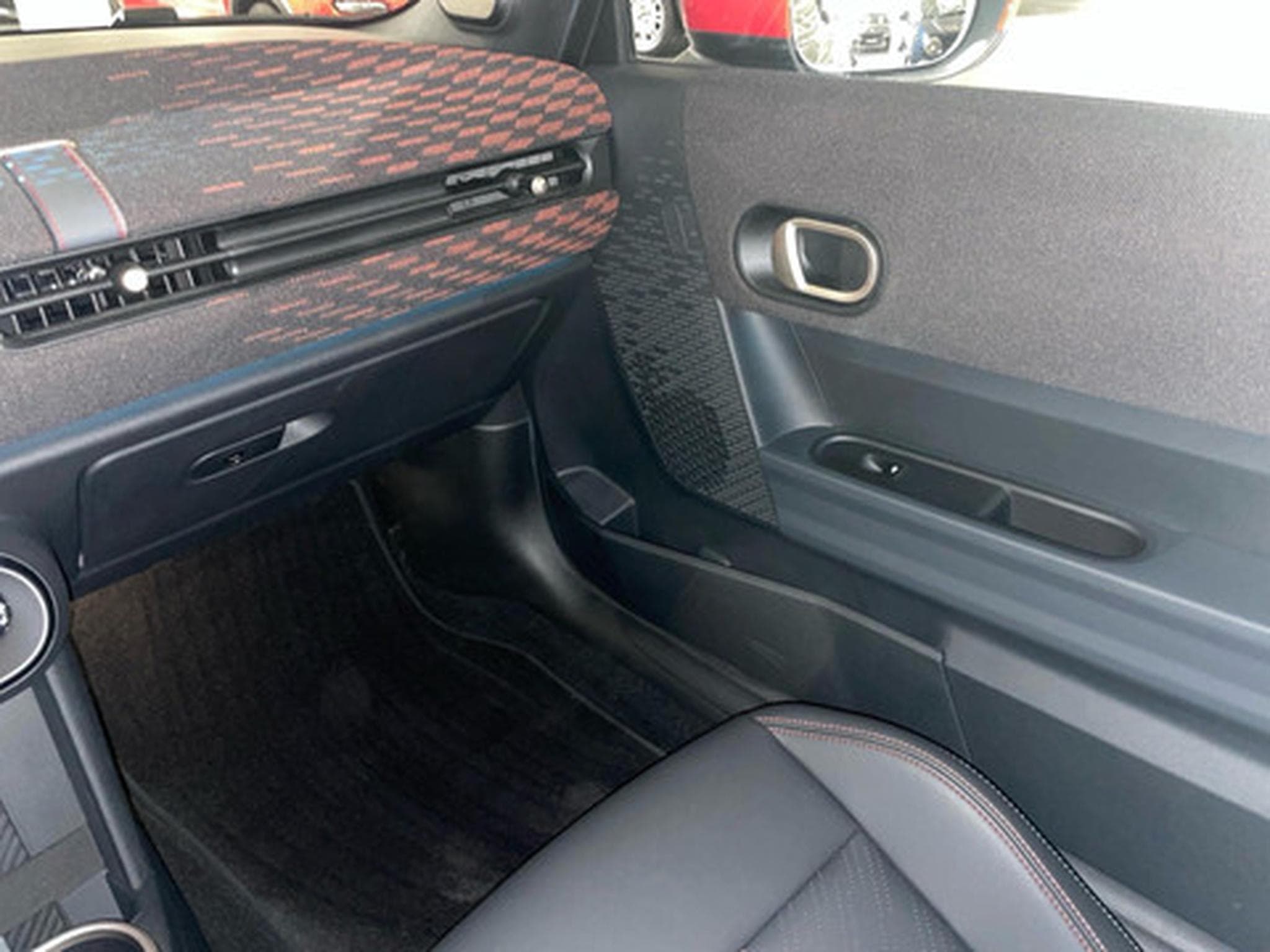 Mini Cooper John Cooper Works (2025) - Photo 10