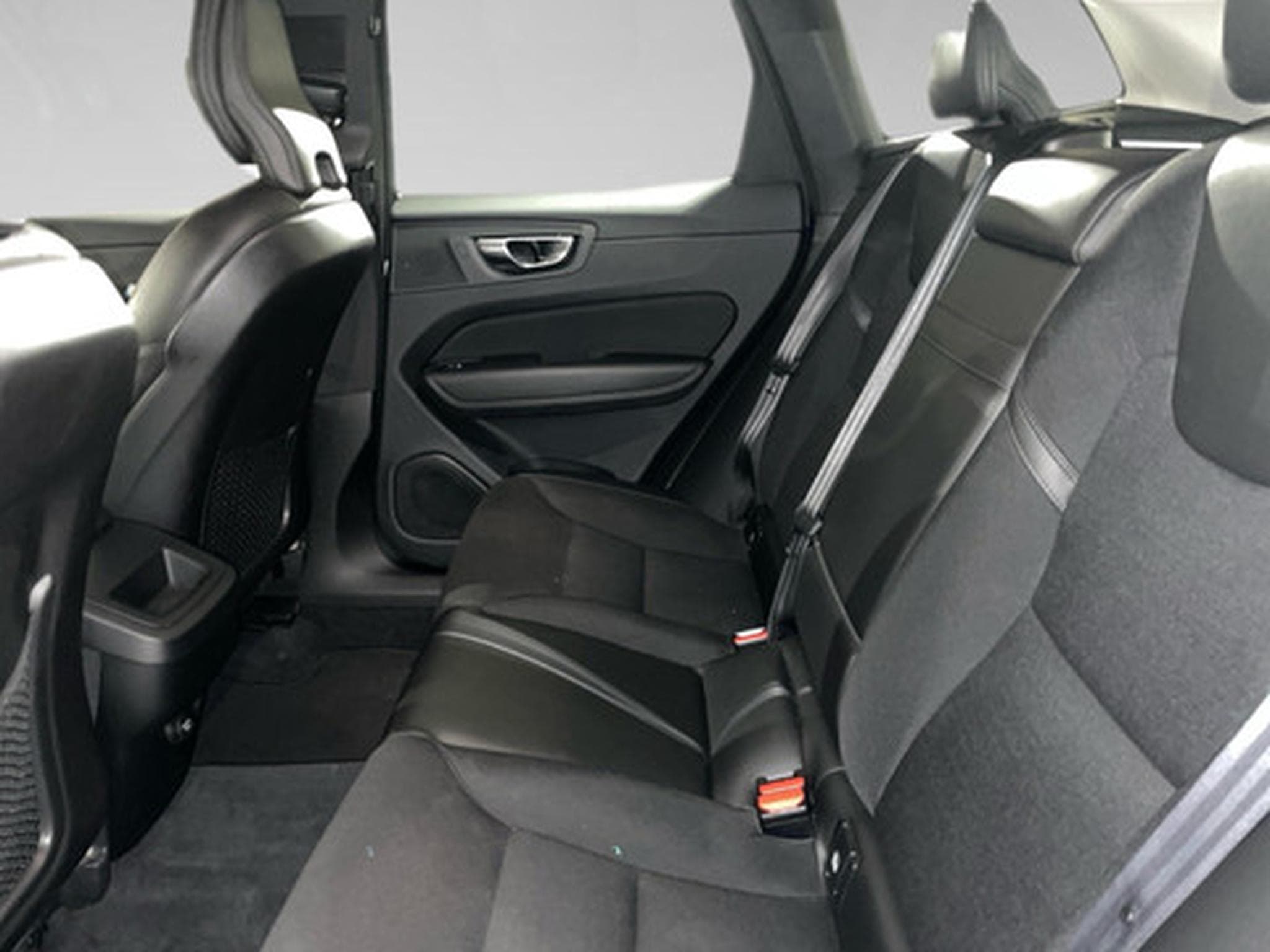 Volvo XC60 2.0 D4 Geartronic Momentum (2019) - Photo 11