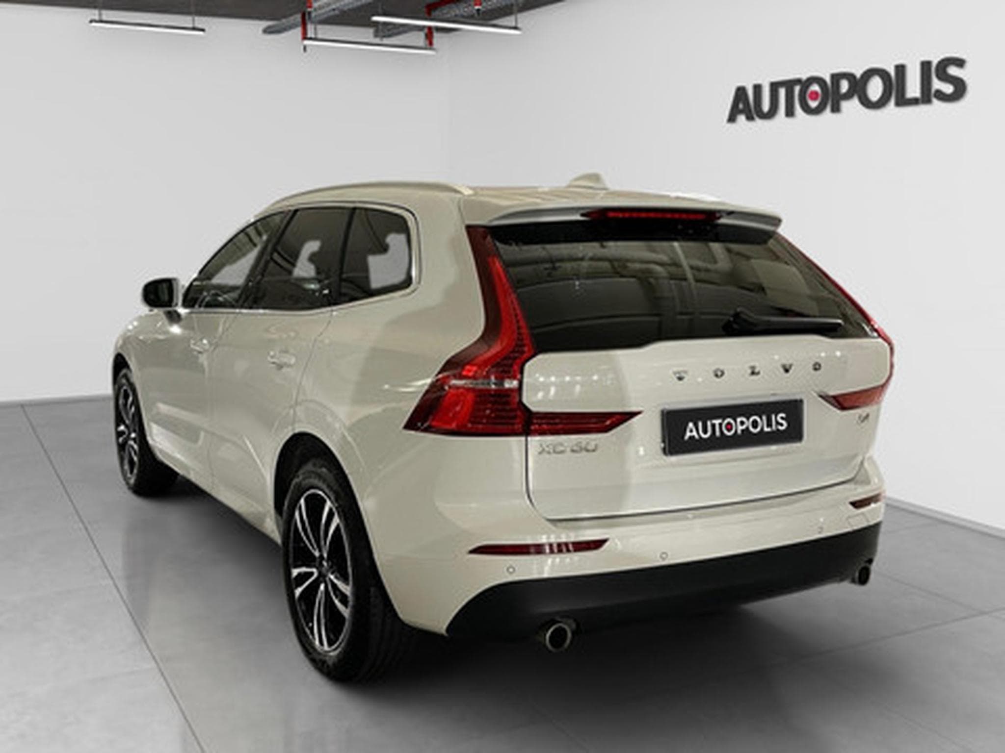 Volvo XC60 2.0 D4 Geartronic Momentum (2019) - Photo 18