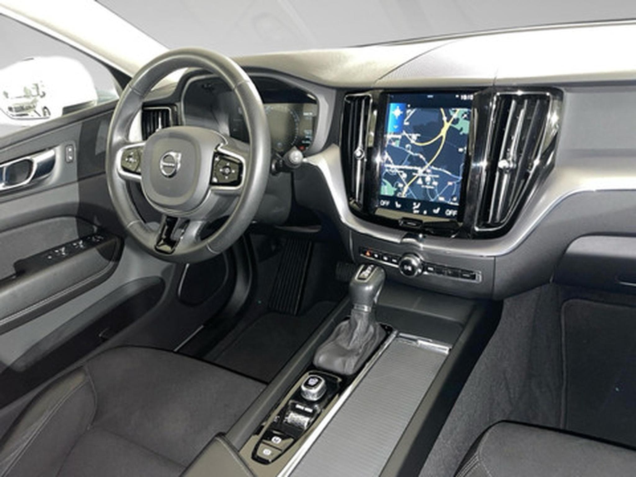 Volvo XC60 2.0 D4 Geartronic Momentum (2019) - Photo 7