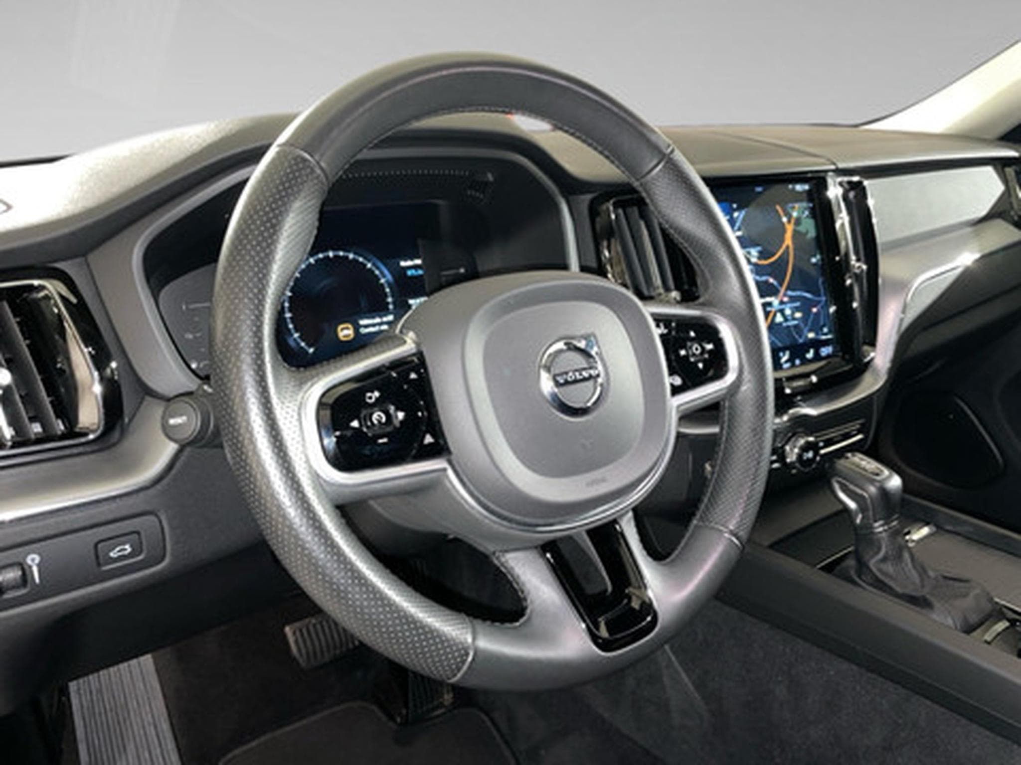 Volvo XC60 2.0 D4 Geartronic Momentum (2019) - Photo 8