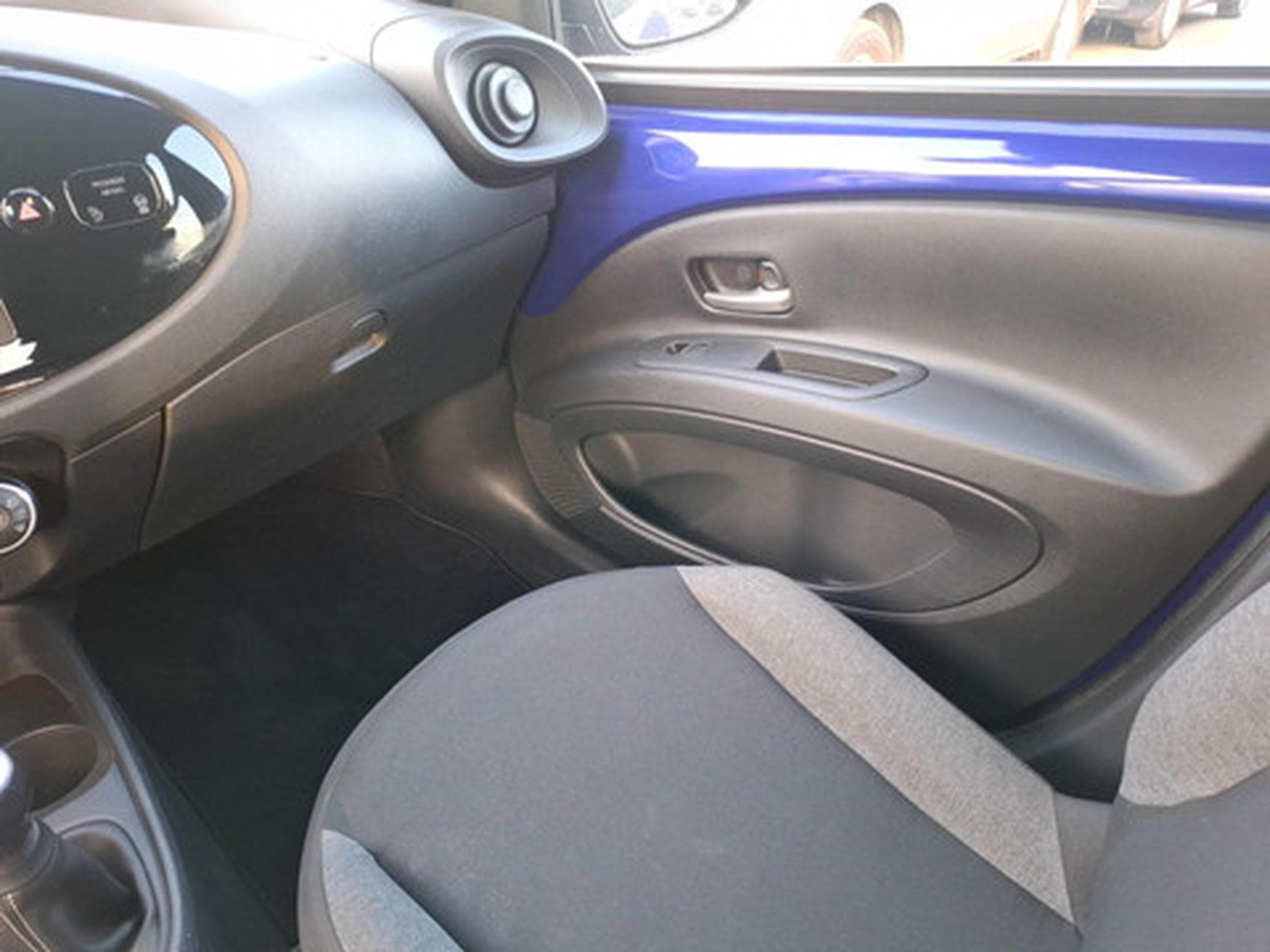 Toyota Aygo 1.0 VVT-i Play (2024) - Photo 9