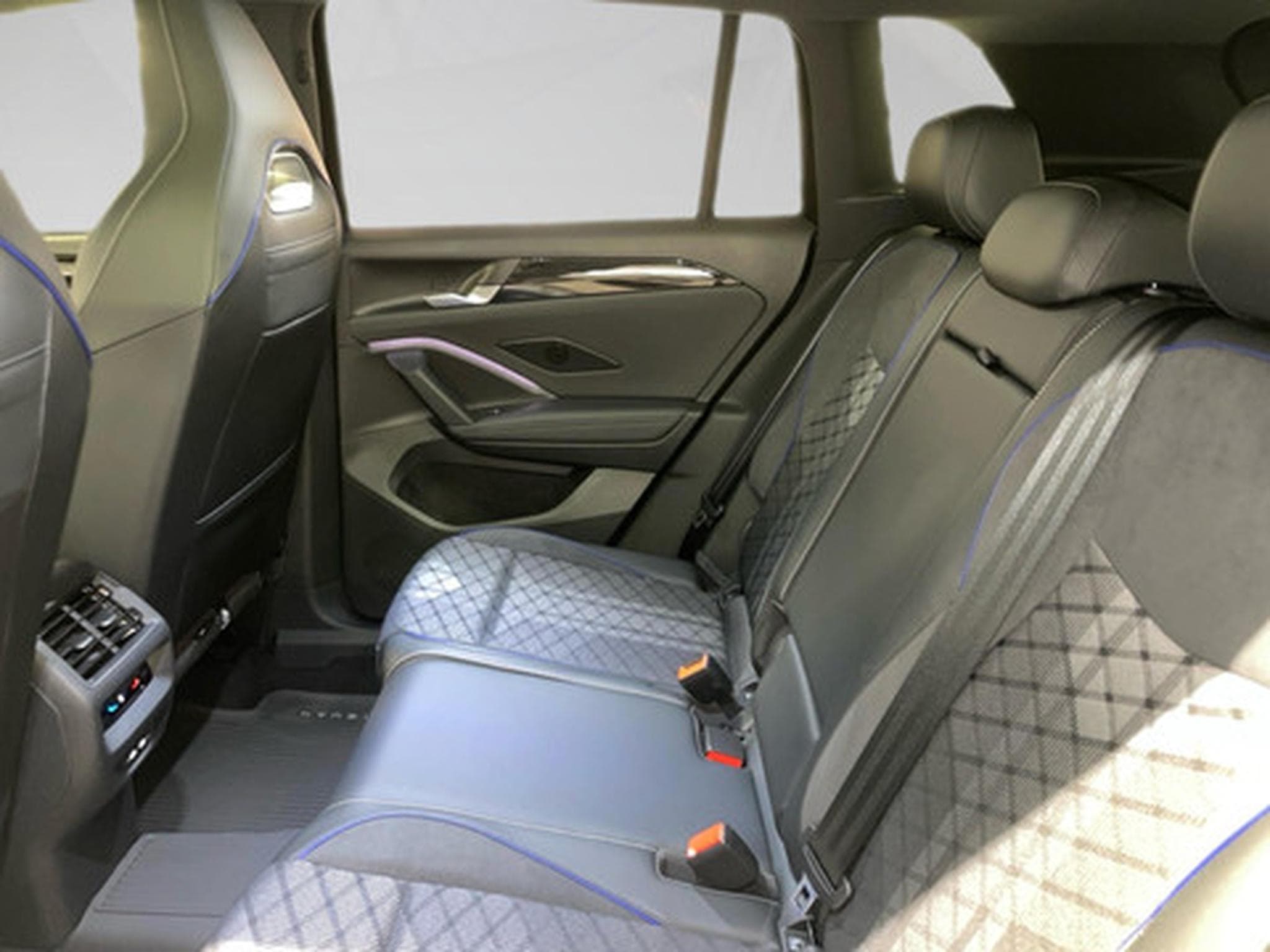 VW Tiguan 1.5 eHybrid R-Line DSG (2024) - Photo 11