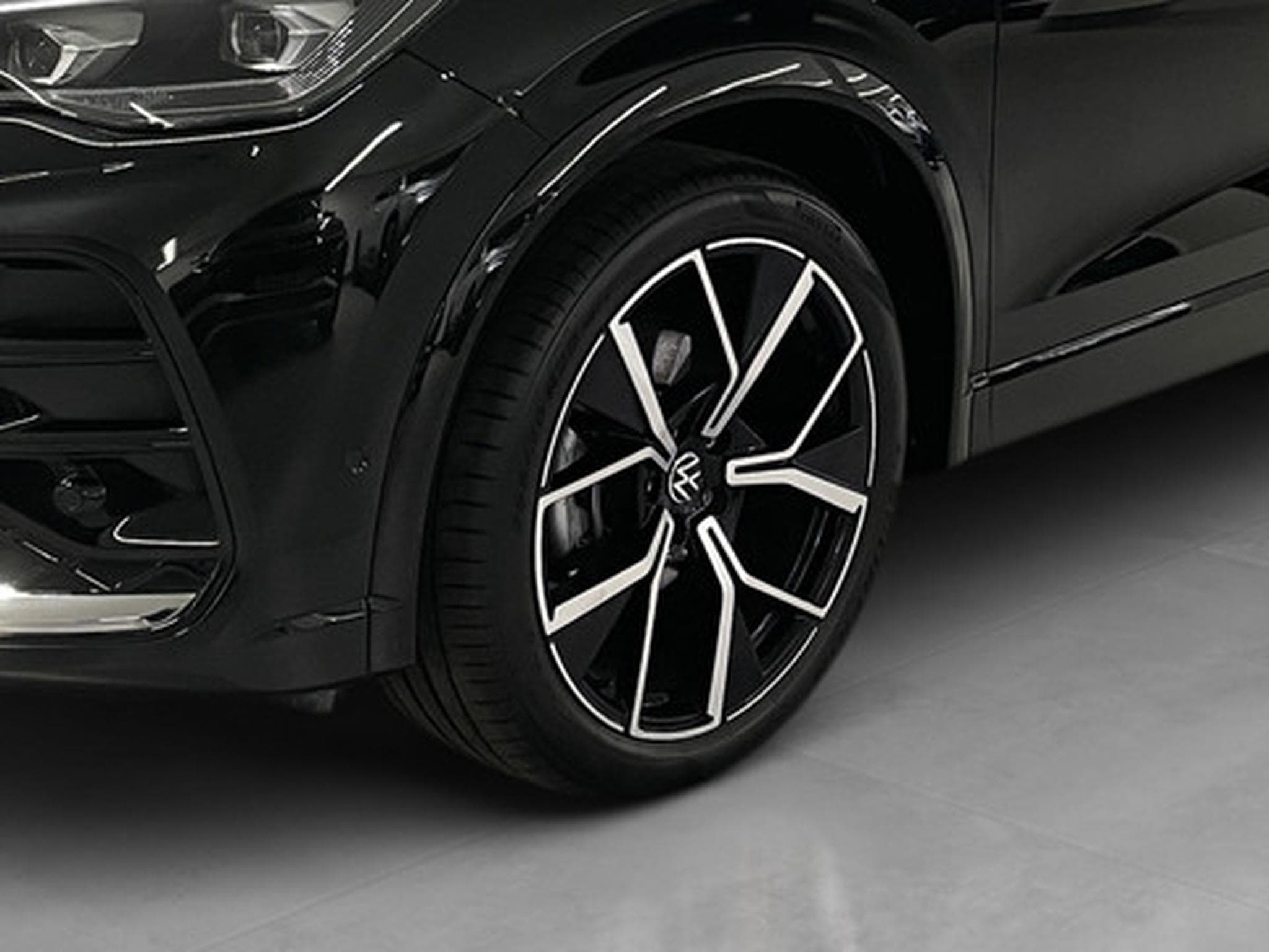 VW Tiguan 1.5 eHybrid R-Line DSG (2024) - Photo 22