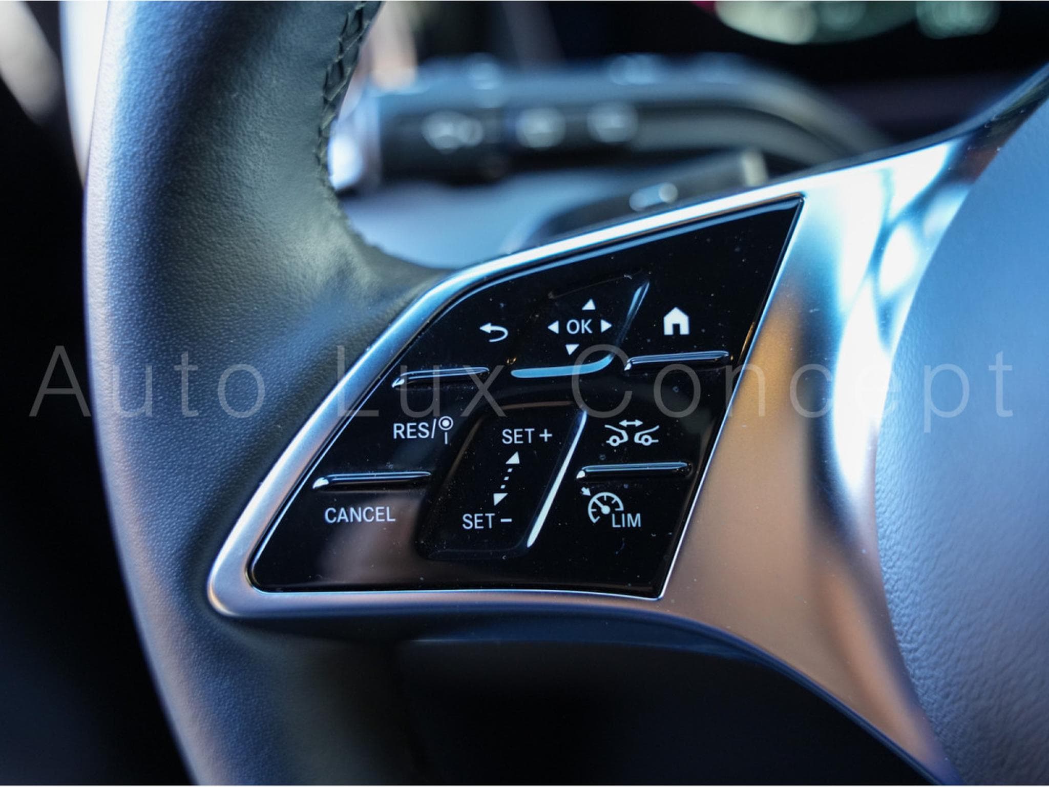 Mercedes V 300 d AMG Line L2 (2025) - Photo 24