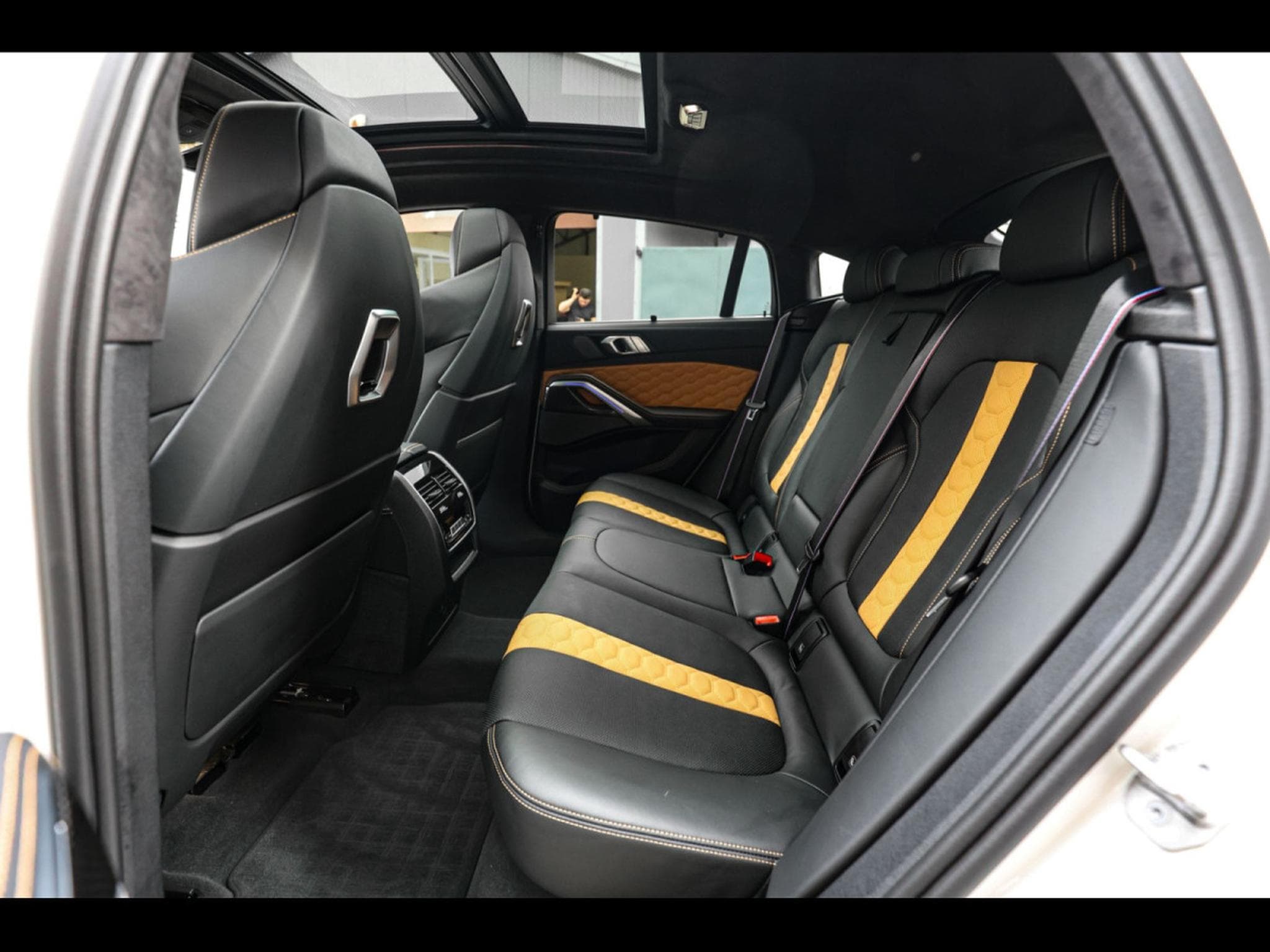 BMW X6M COMPETITION 4.4 (625 CH) STEPTRONIC XDRIVE – MINERALWEISS ME (2023) - Photo 13