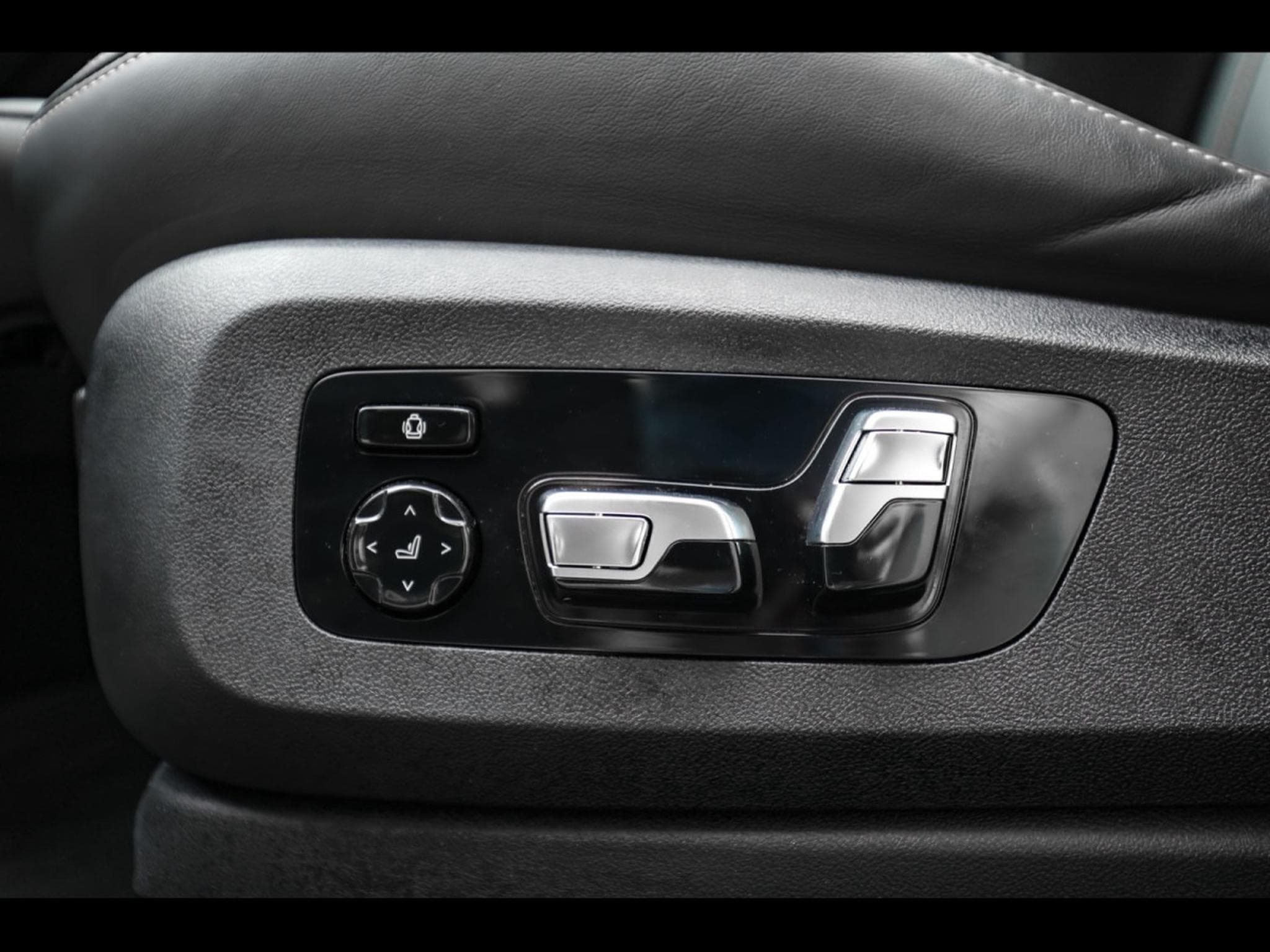 BMW X6M COMPETITION 4.4 (625 CH) STEPTRONIC XDRIVE – MINERALWEISS ME (2023) - Photo 16