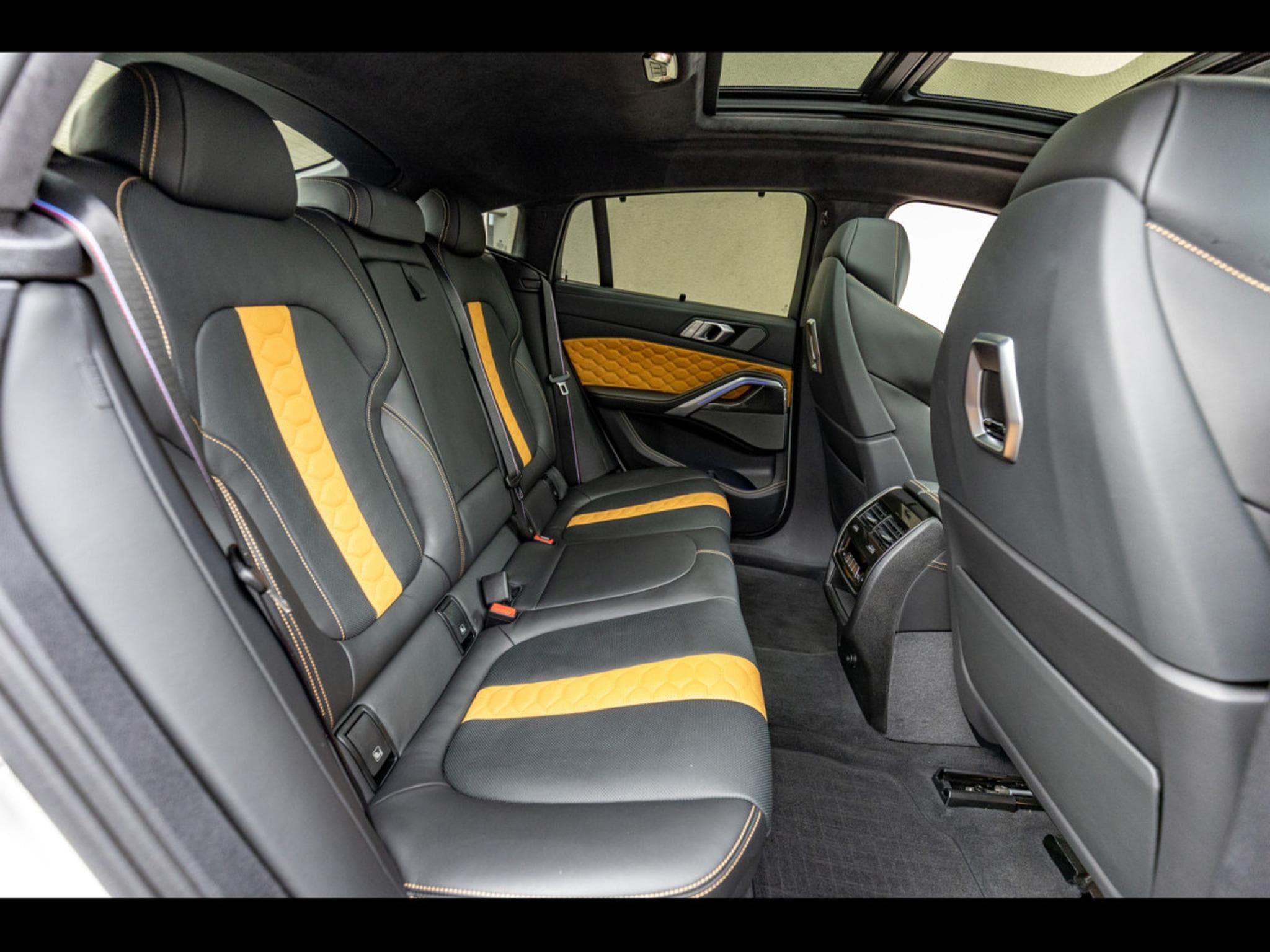 BMW X6M COMPETITION 4.4 (625 CH) STEPTRONIC XDRIVE – MINERALWEISS ME (2023) - Photo 17
