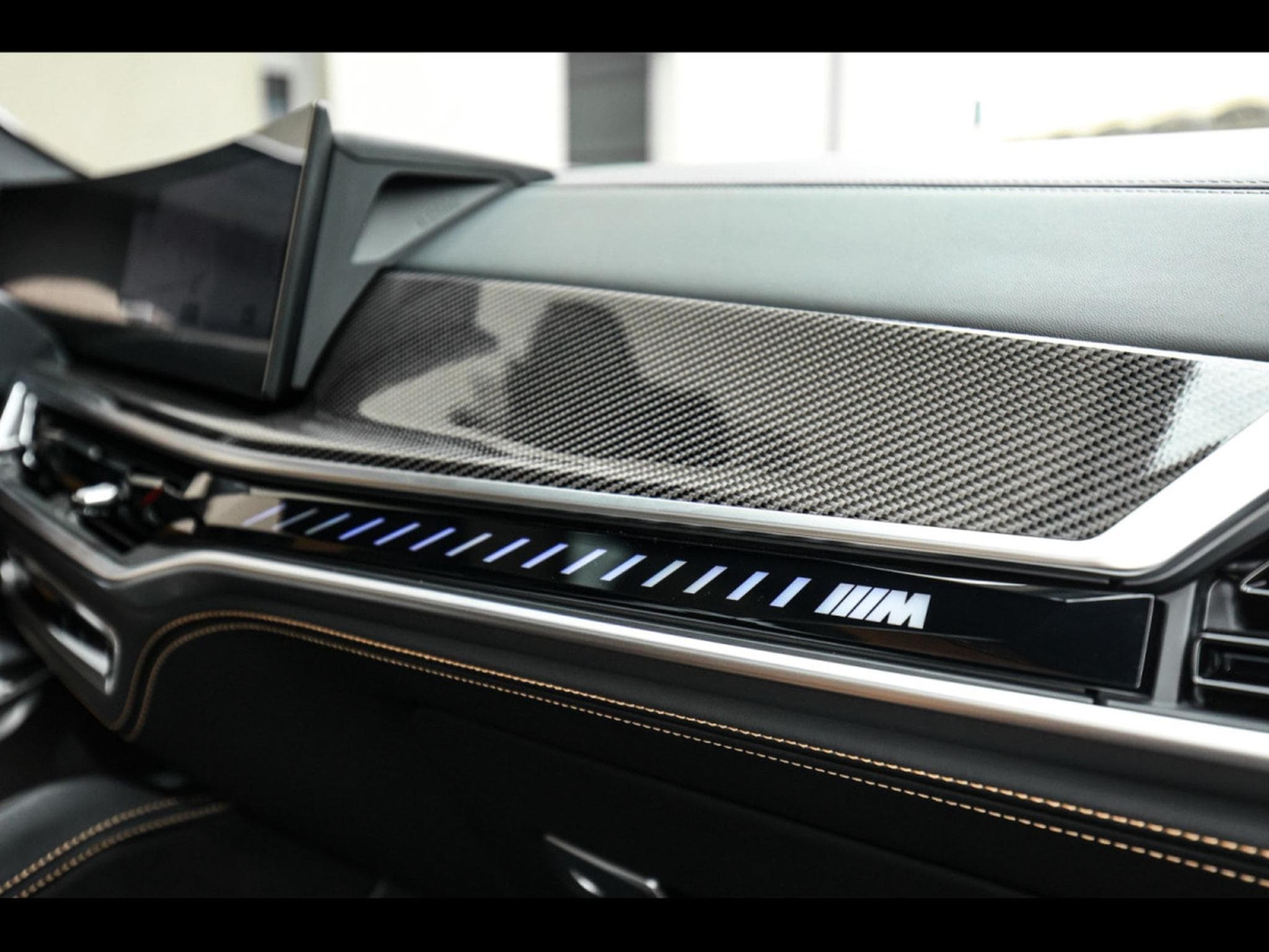 BMW X6M COMPETITION 4.4 (625 CH) STEPTRONIC XDRIVE – MINERALWEISS ME (2023) - Photo 21