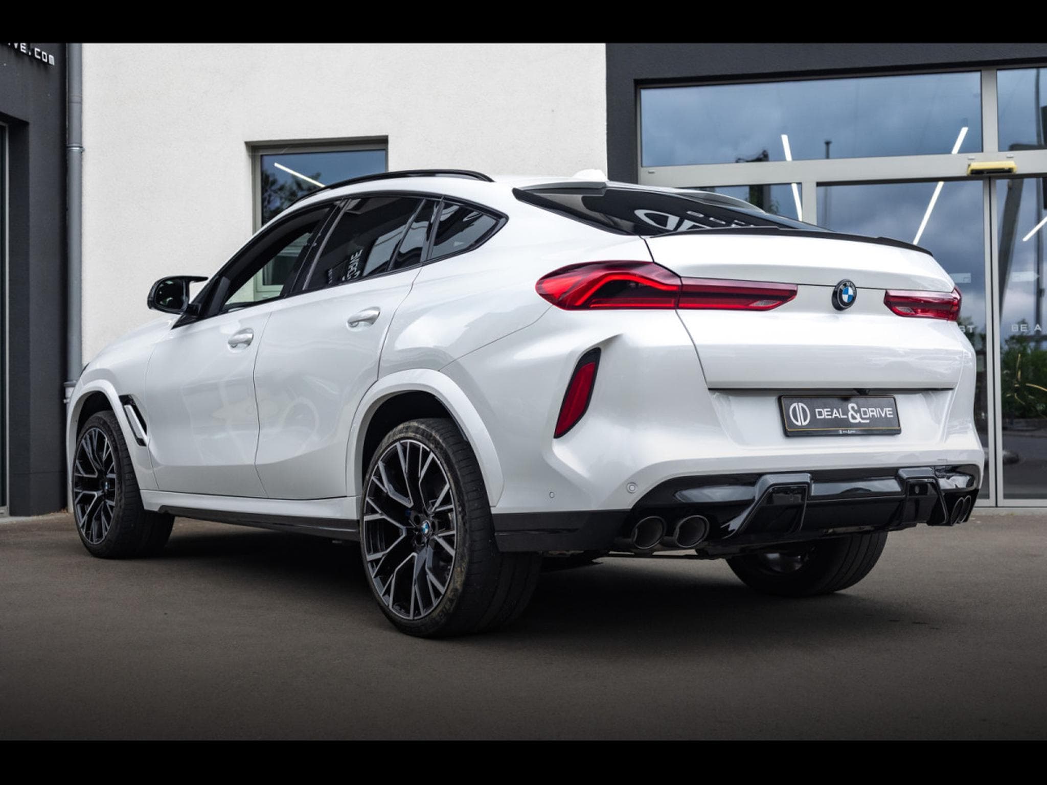 BMW X6M COMPETITION 4.4 (625 CH) STEPTRONIC XDRIVE – MINERALWEISS ME (2023) - Photo 3