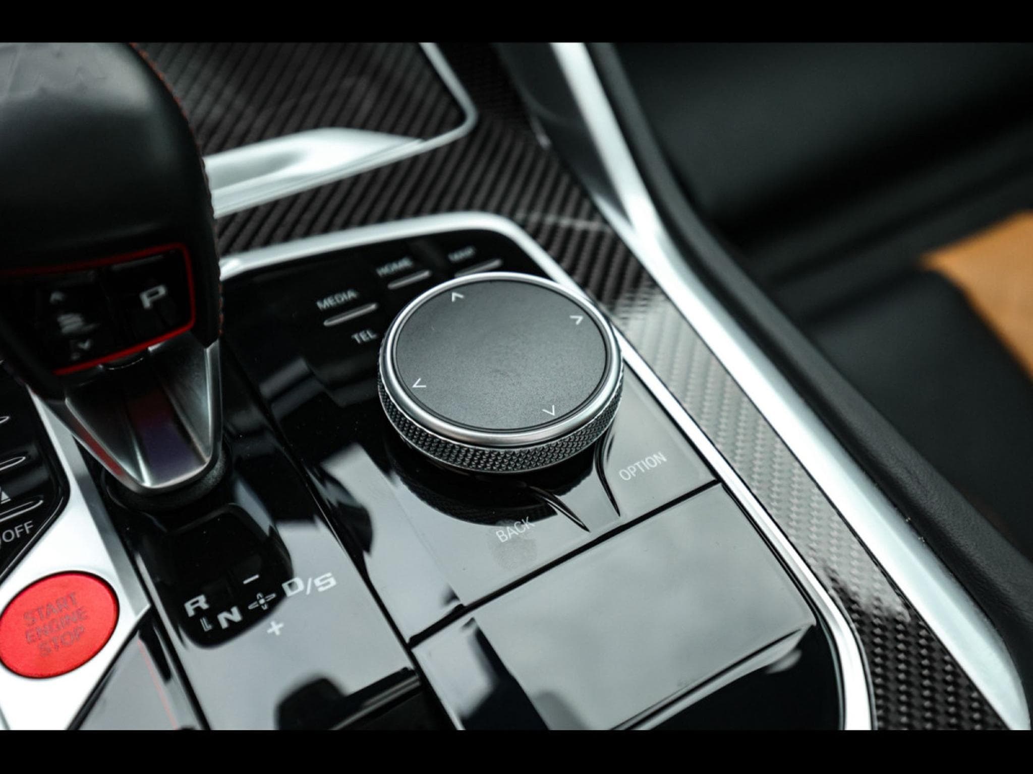 BMW X6 M COMPETITION 4.4 (625 CH) STEPTRONIC XDRIVE – MINERALWEISS (2023) - Photo 19