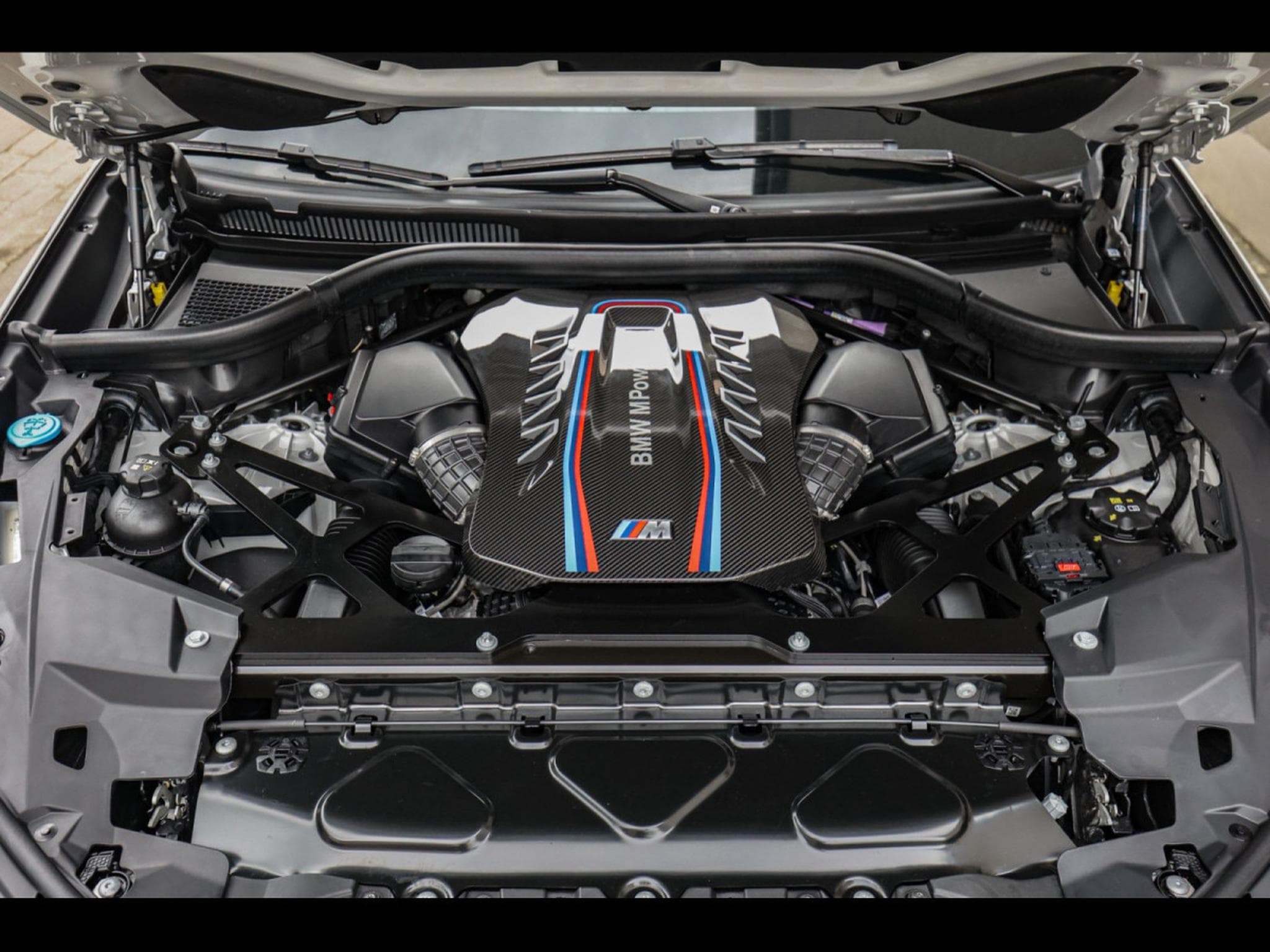 BMW X6 M COMPETITION 4.4 (625 CH) STEPTRONIC XDRIVE – MINERALWEISS (2023) - Photo 21