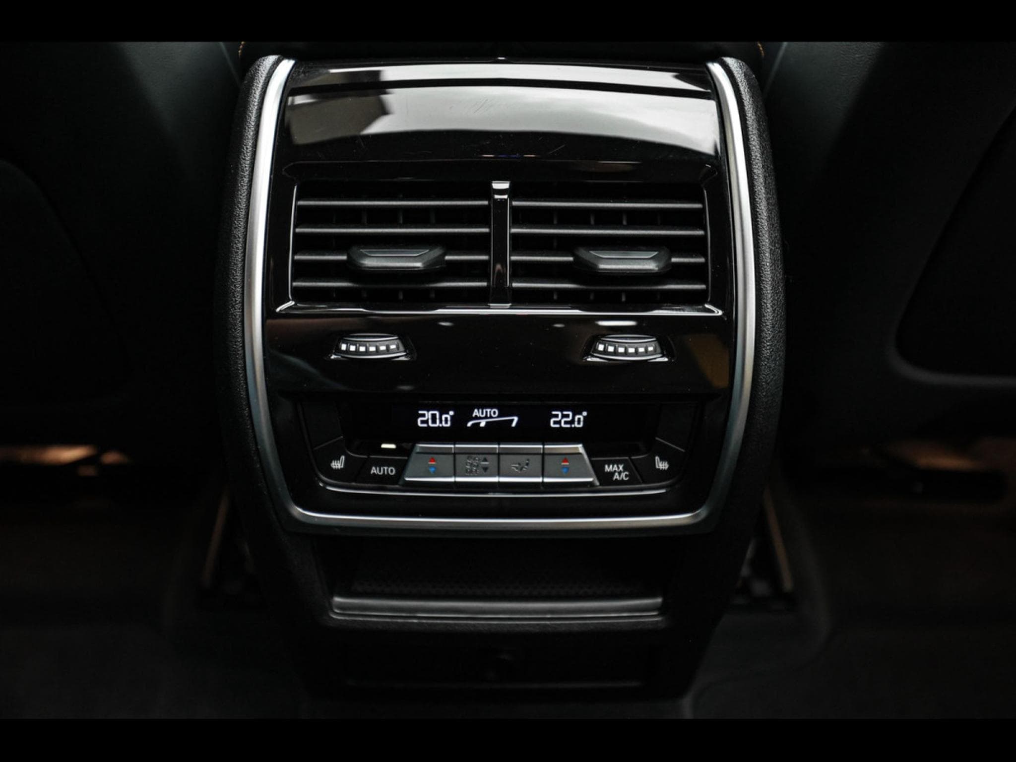 BMW X6 M COMPETITION 4.4 (625 CH) STEPTRONIC XDRIVE – MINERALWEISS (2023) - Photo 25
