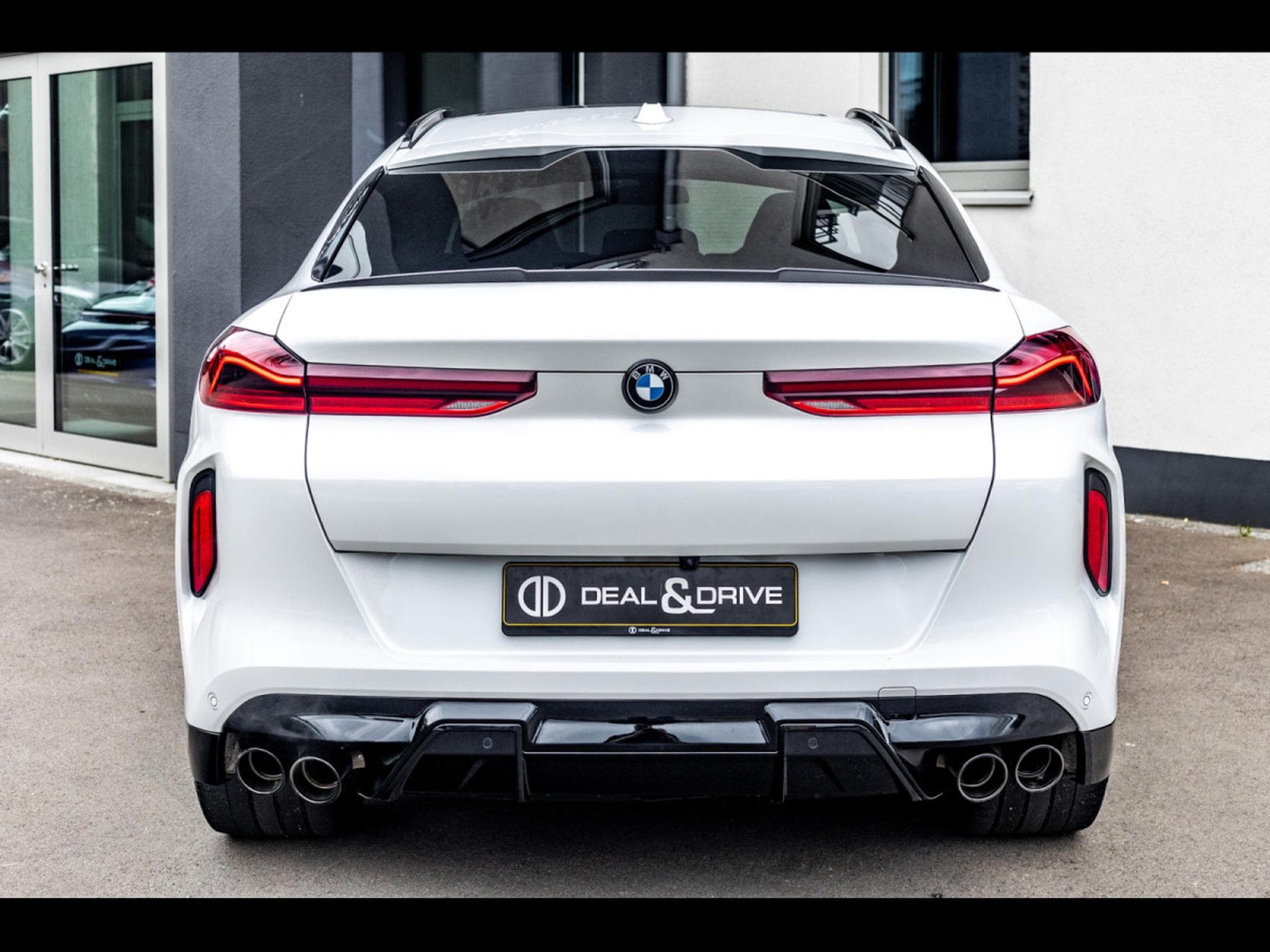 BMW X6 M COMPETITION 4.4 (625 CH) STEPTRONIC XDRIVE – MINERALWEISS (2023) - Photo 4