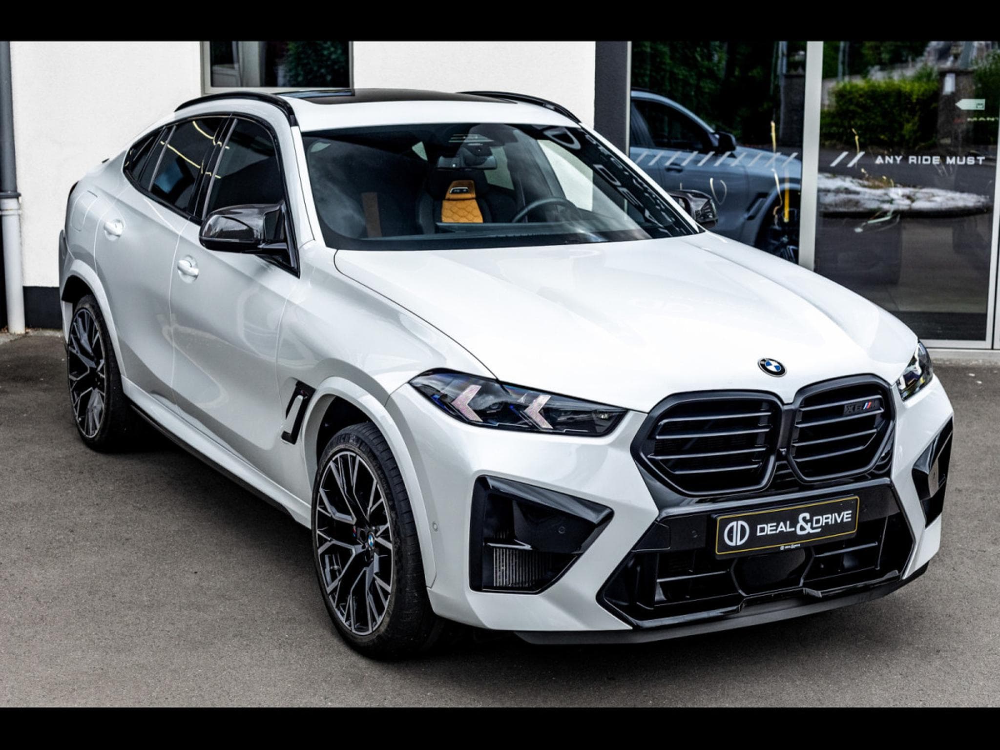 BMW X6 M COMPETITION 4.4 (625 CH) STEPTRONIC XDRIVE – MINERALWEISS (2023) - Photo 6