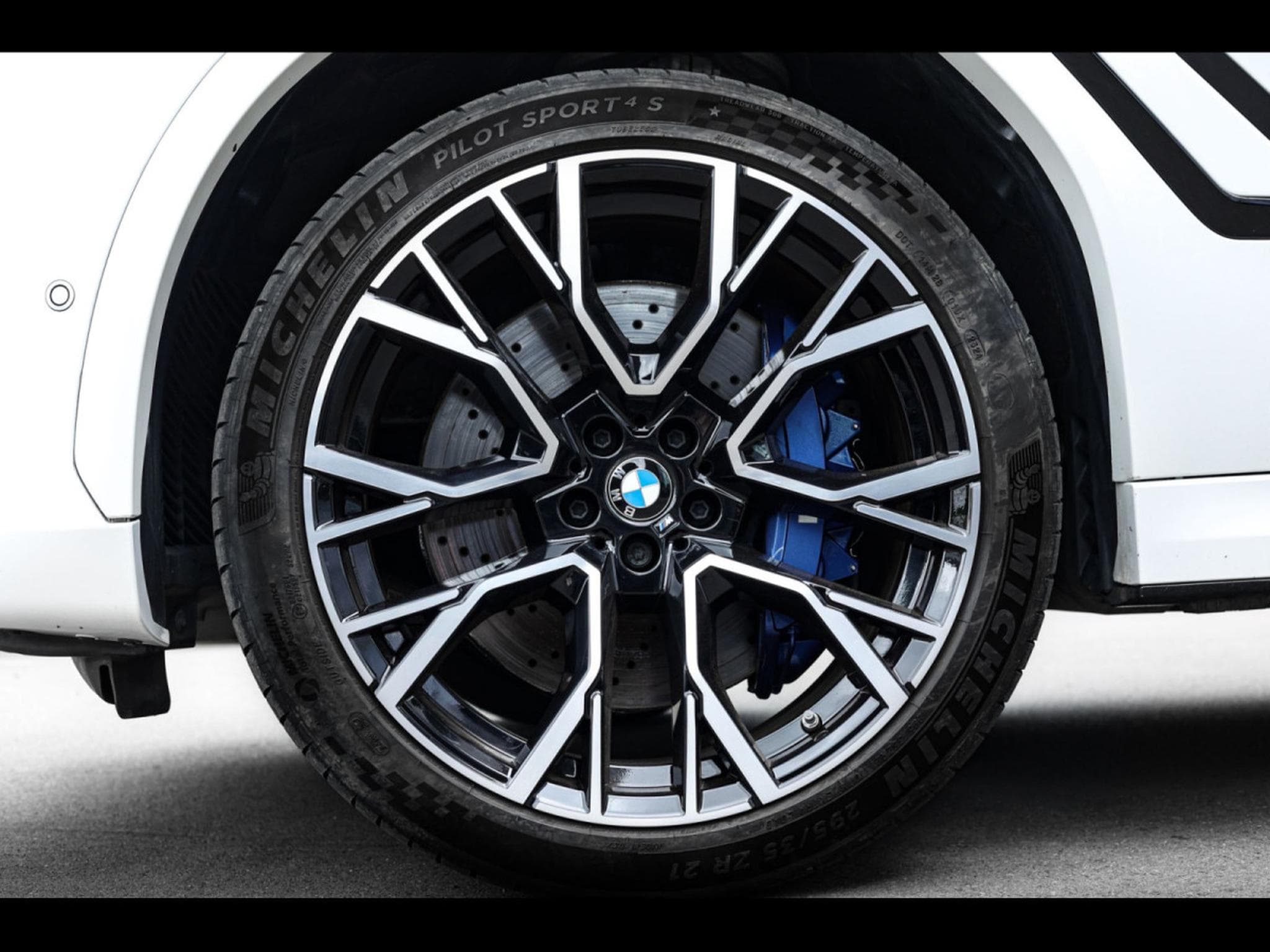 BMW X6 M COMPETITION 4.4 (625 CH) STEPTRONIC XDRIVE – MINERALWEISS (2023) - Photo 8