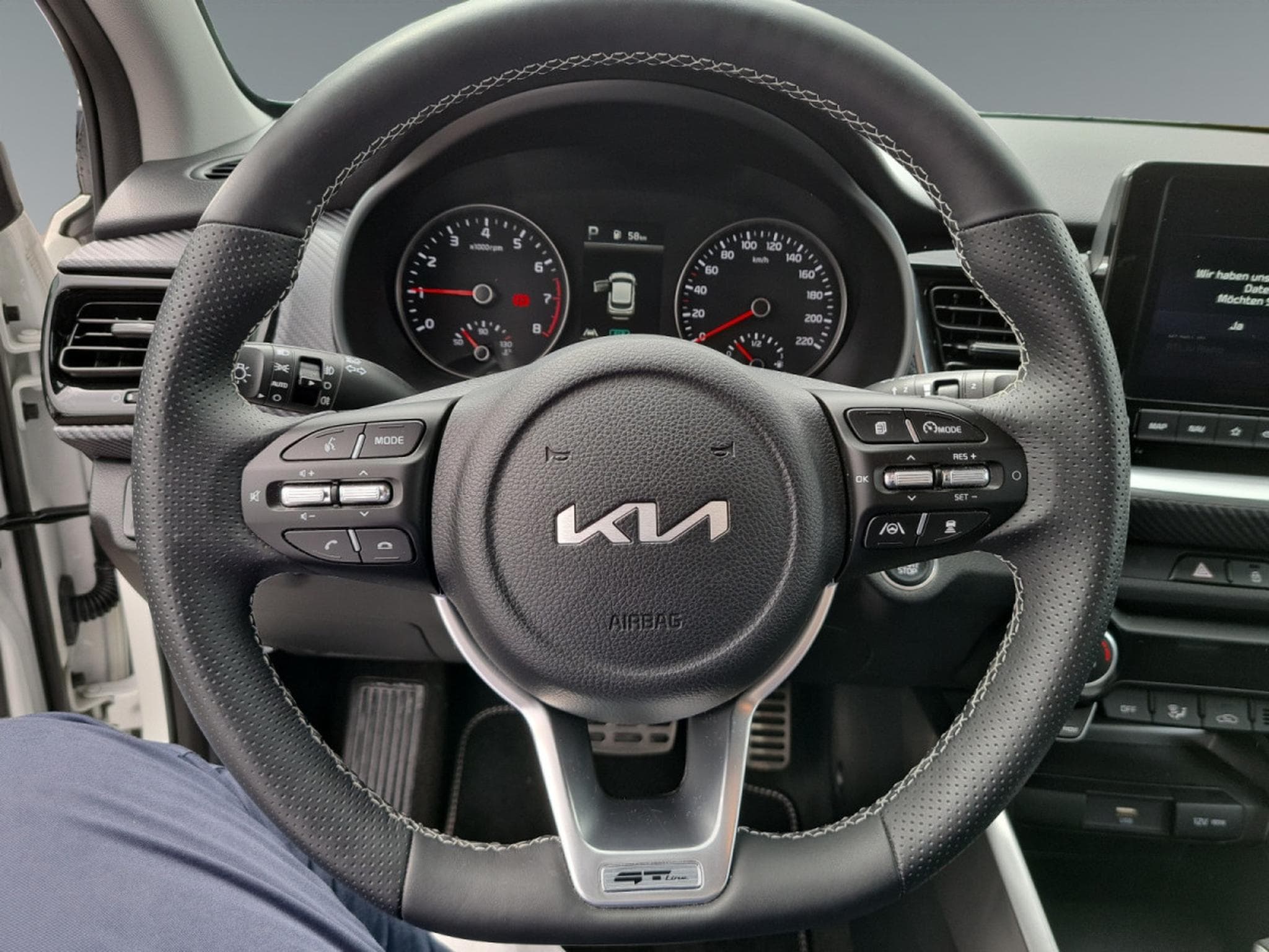 Kia Stonic GT Line 1.0T 120 ISG MHEV 7DCT (2023) - Photo 13