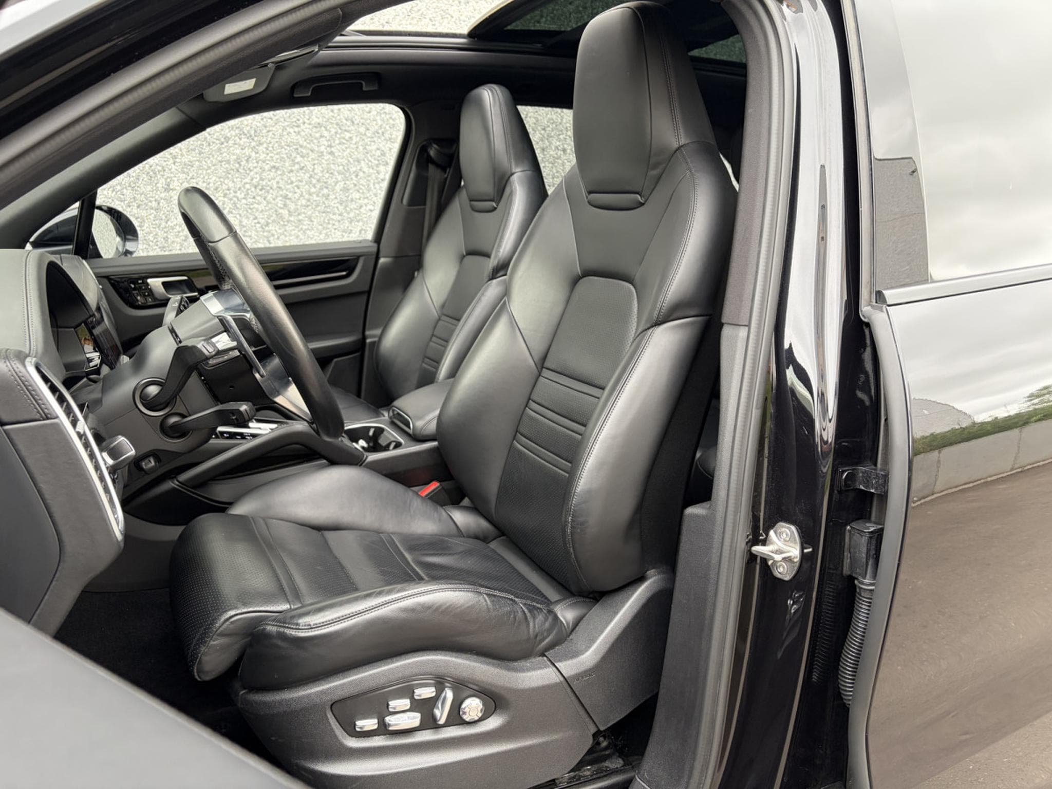 Porsche Cayenne 3.0 V6/PANORAMA/KAMERA/ (2018) - Photo 14