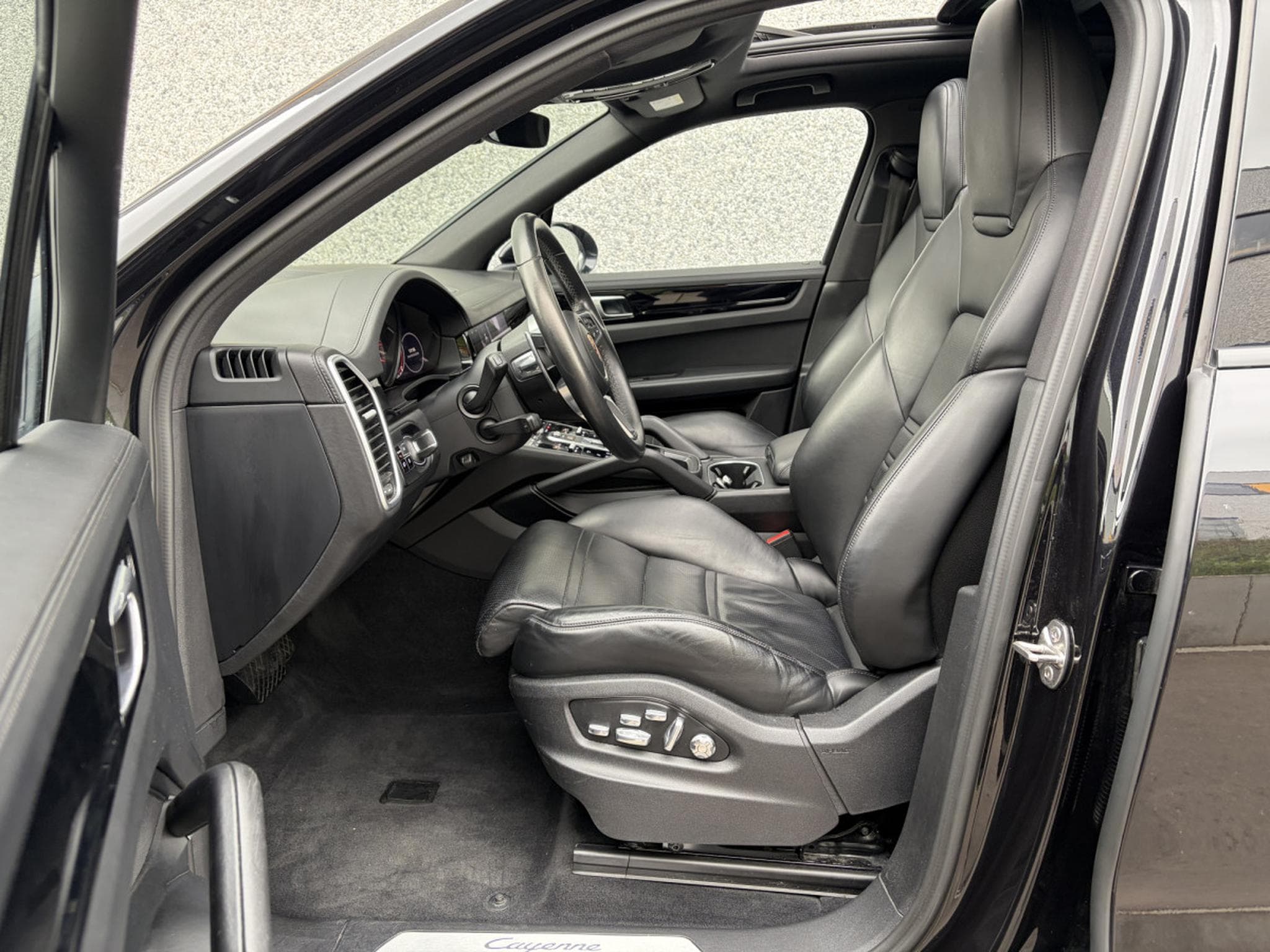 Porsche Cayenne 3.0 V6/PANORAMA/KAMERA/ (2018) - Photo 4