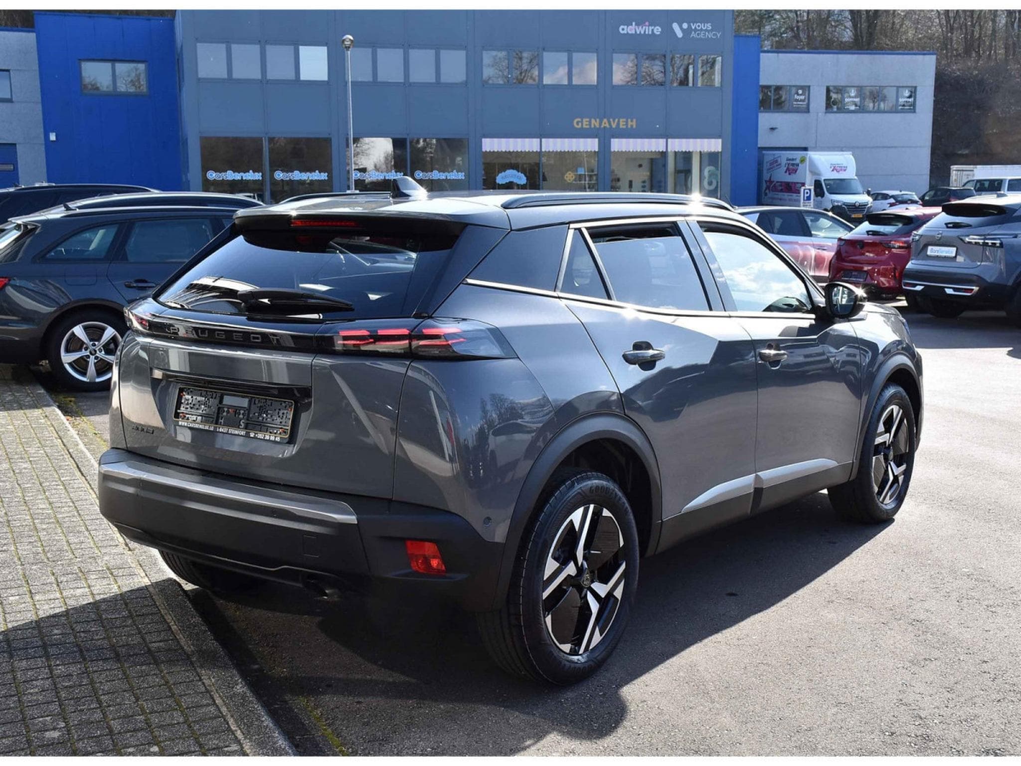Peugeot 2008 1.2 PureTech Allure ACC GPS LANE SIDE REGUL CAM 360 1° MAIN (2025) - Foto 4