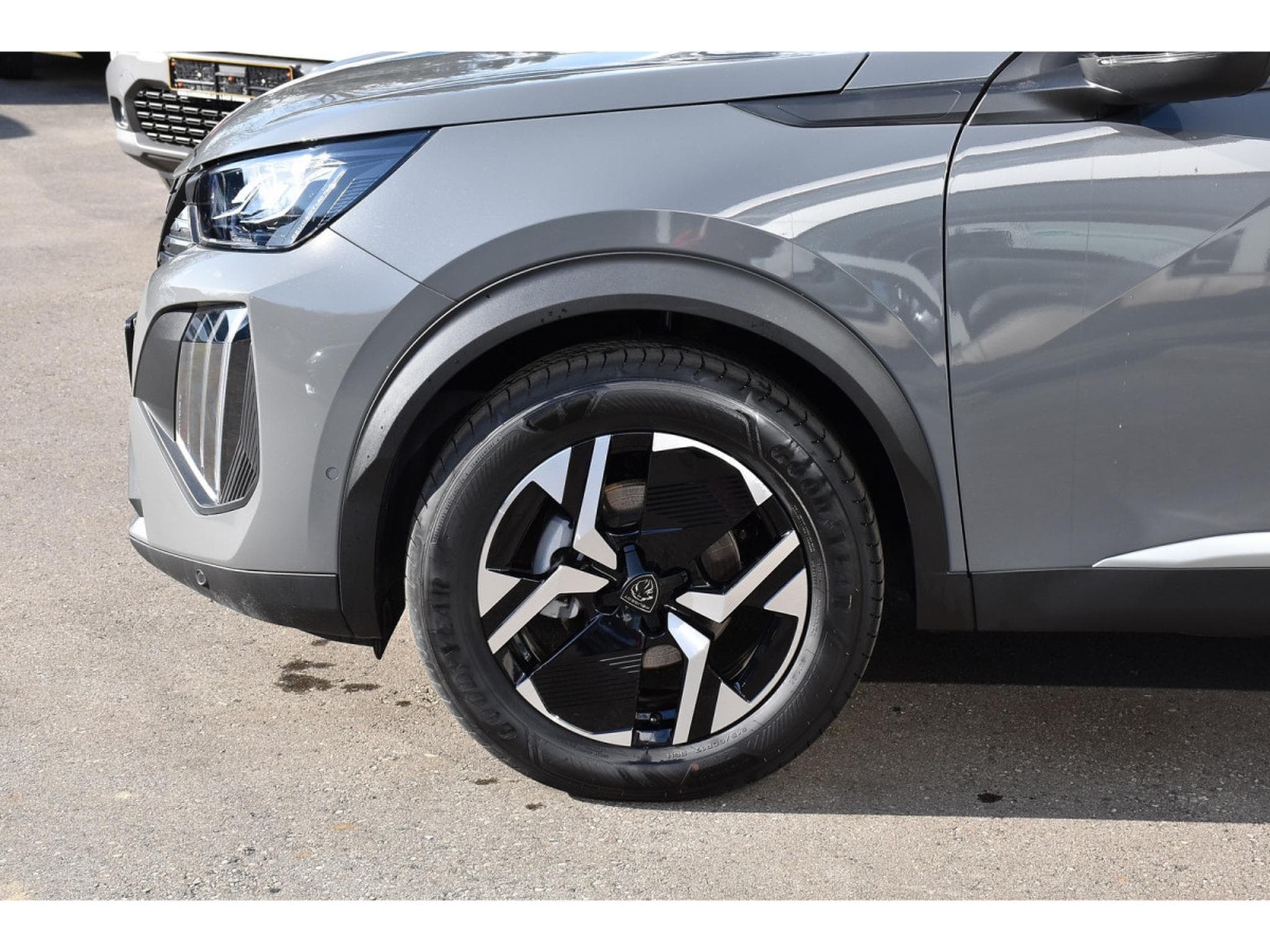 Peugeot 2008 1.2 PureTech Allure ACC GPS LANE SIDE REGUL CAM 360 1° MAIN (2025) - Foto 5