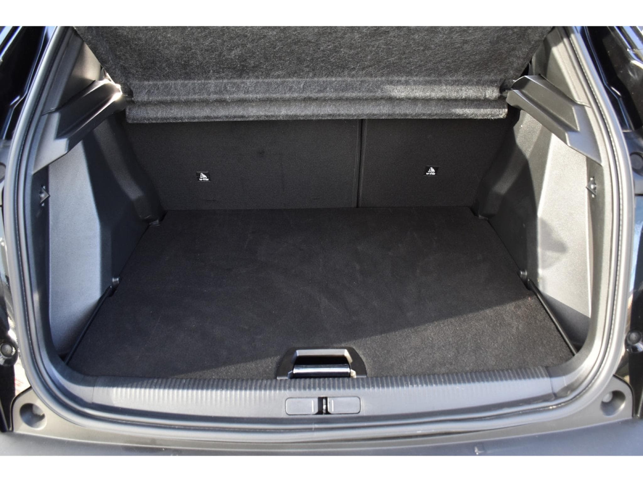 Peugeot 2008 1.2 PureTech Allure ACC GPS LANE SIDE REGUL CAM 360 1° MAIN (2025) - Foto 23