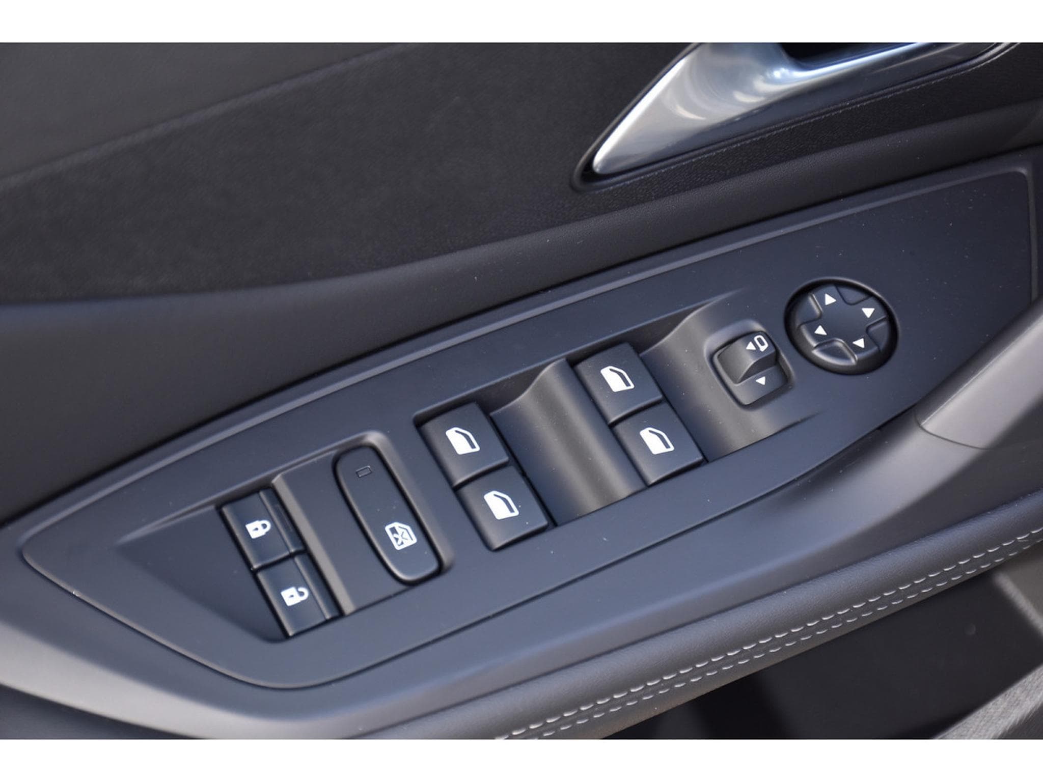 Peugeot 308 1.2 Hybrid 145 e-DCS6 Allure ACC LANE GPS CAM360 1° MAIN (2025) - Foto 24