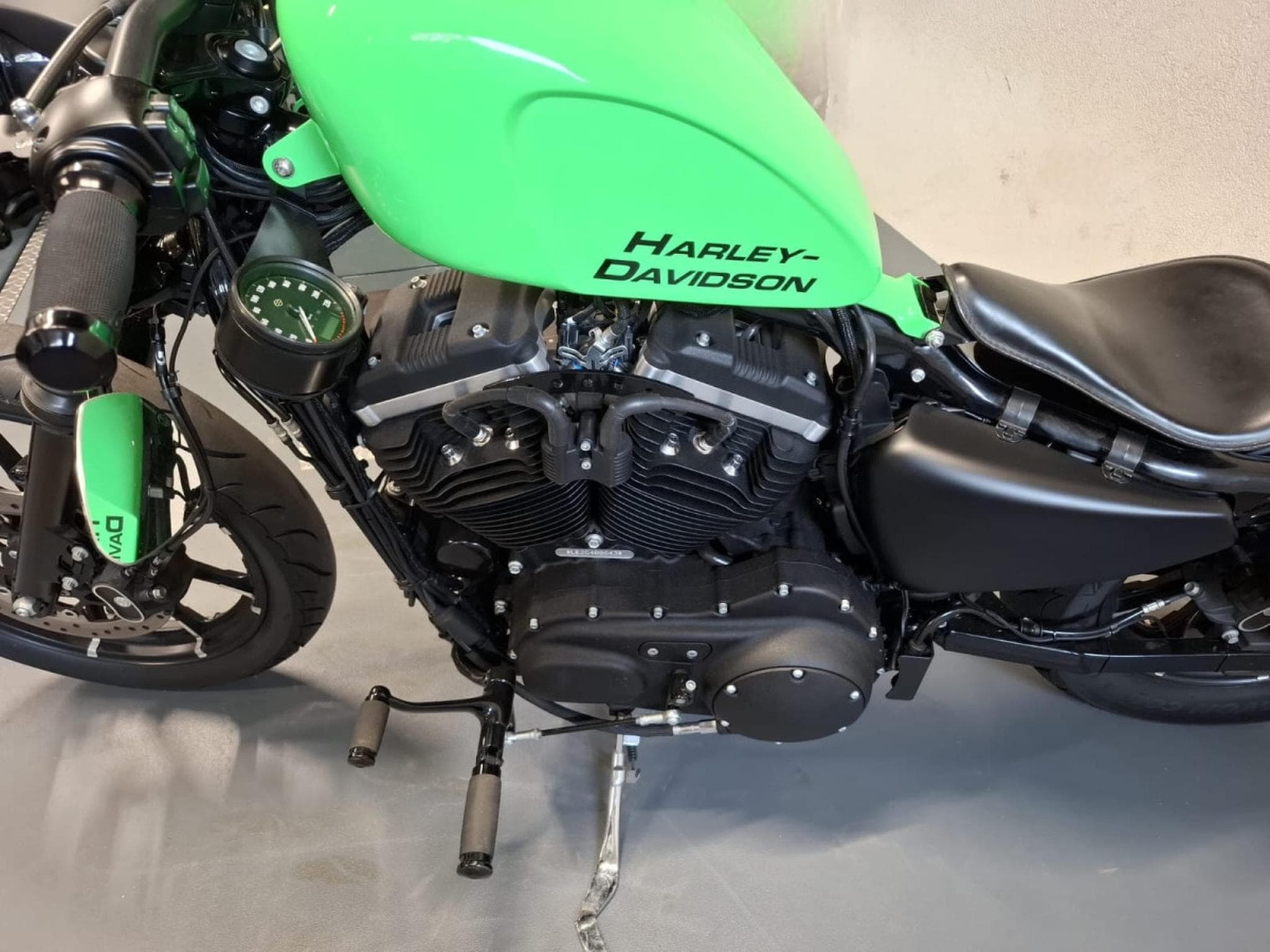 Harley-Davidson Iron 883 XL883N Green Racing (2015) - Photo 7