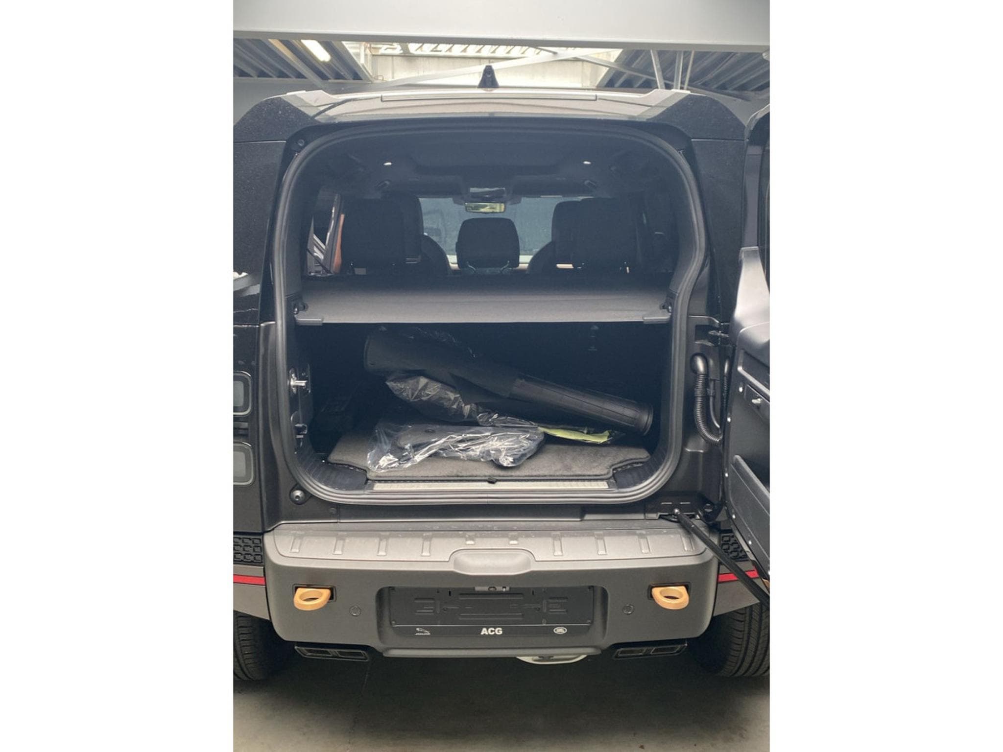 Land-Rover Defender V8 4.4 P635 110 OCTA ON STOCK! 2026 (2026) - Photo 10