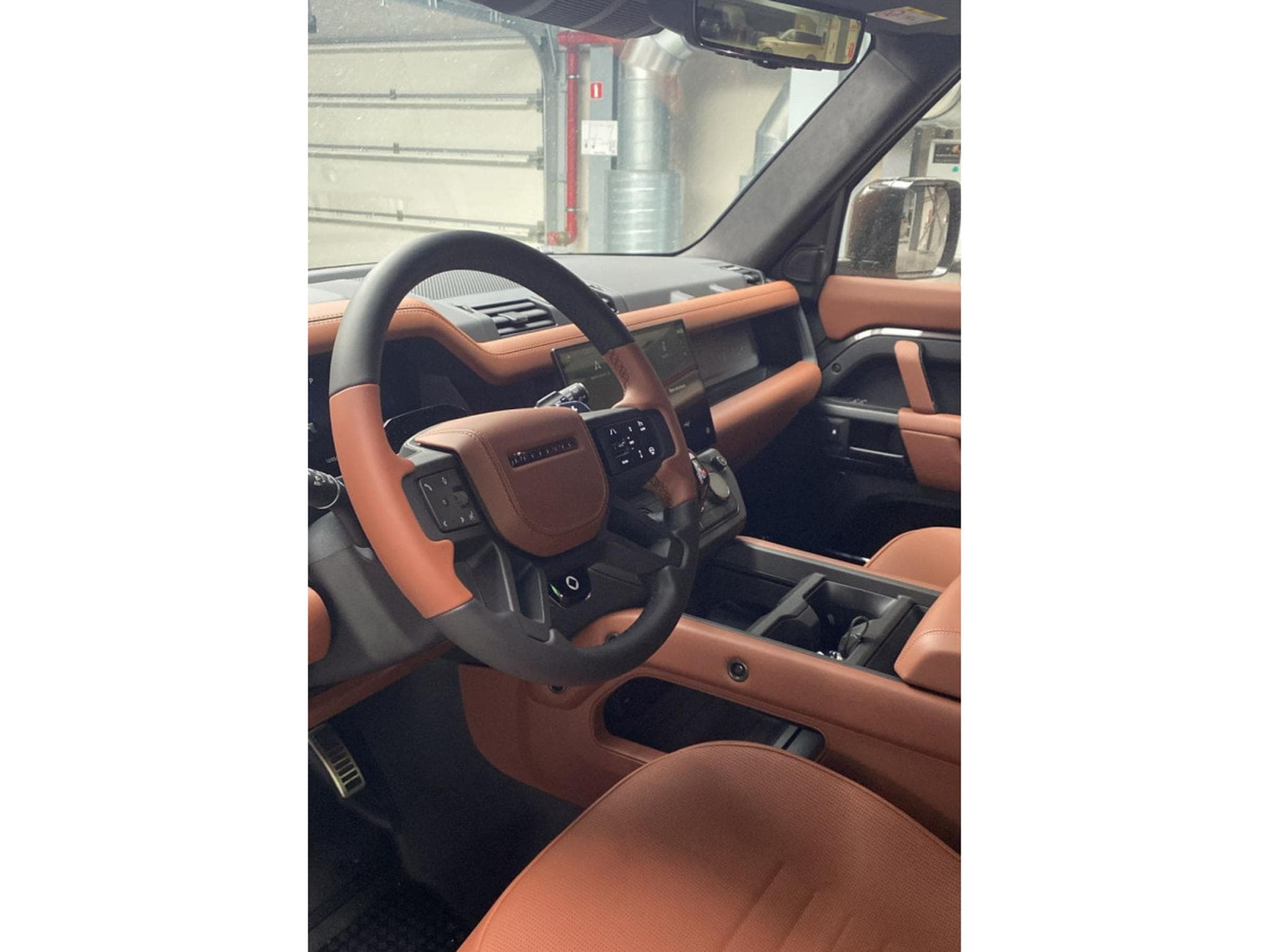 Land-Rover Defender V8 4.4 P635 110 OCTA ON STOCK! 2026 (2026) - Photo 12