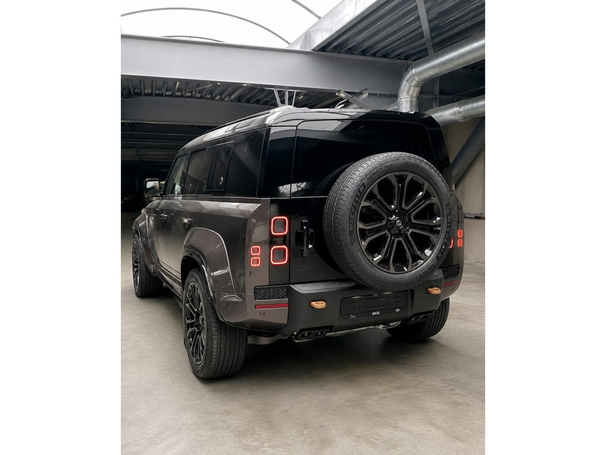 Land-Rover Defender V8 4.4 P635 110 OCTA ON STOCK! 2026 (2026) - Photo 5