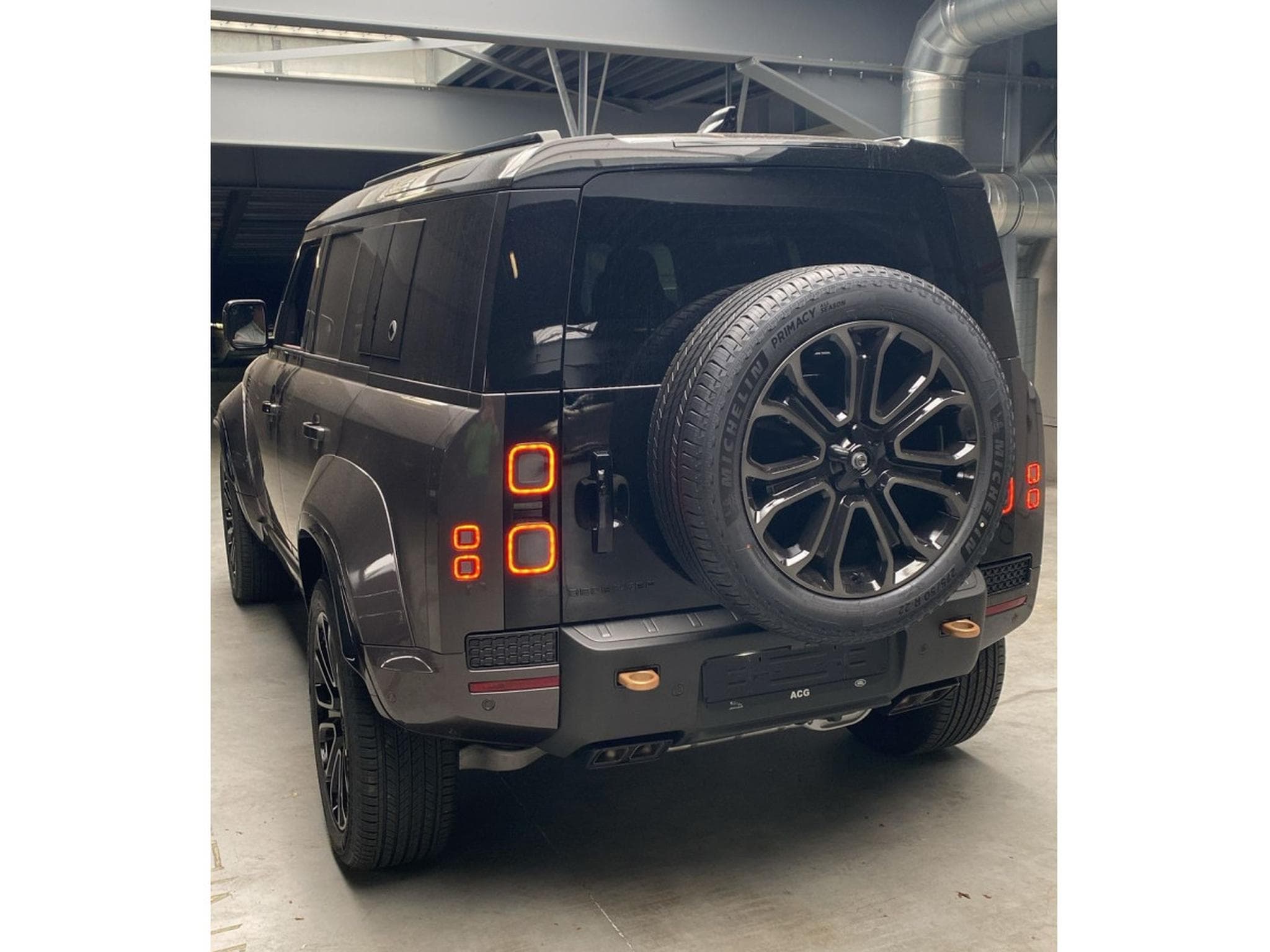 Land-Rover Defender V8 4.4 P635 110 OCTA ON STOCK! 2026 (2026) - Photo 6