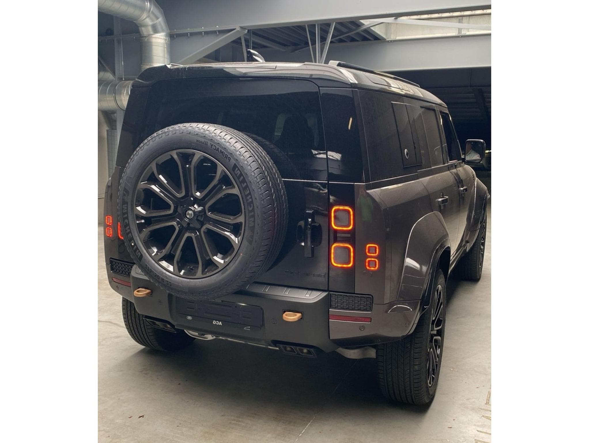 Land-Rover Defender V8 4.4 P635 110 OCTA ON STOCK! 2026 (2026) - Photo 7
