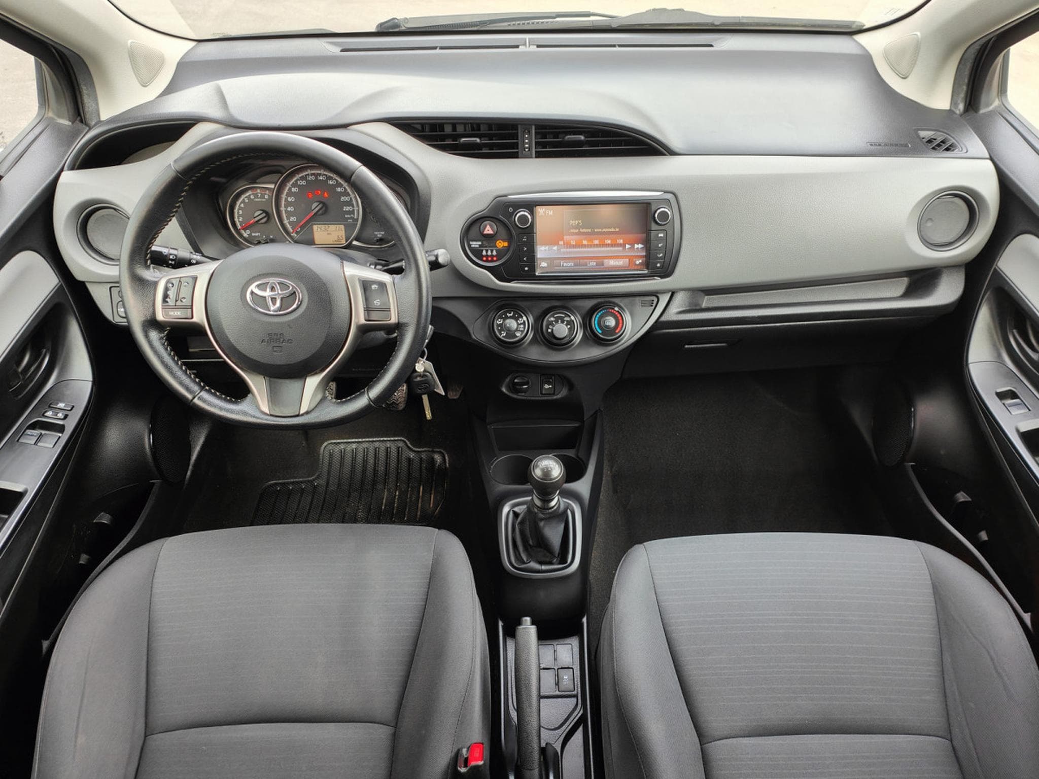 Toyota Yaris 1.3 VVT-I BLUETOOTH CLIMATISATION CAMERA (2015) - Foto 10