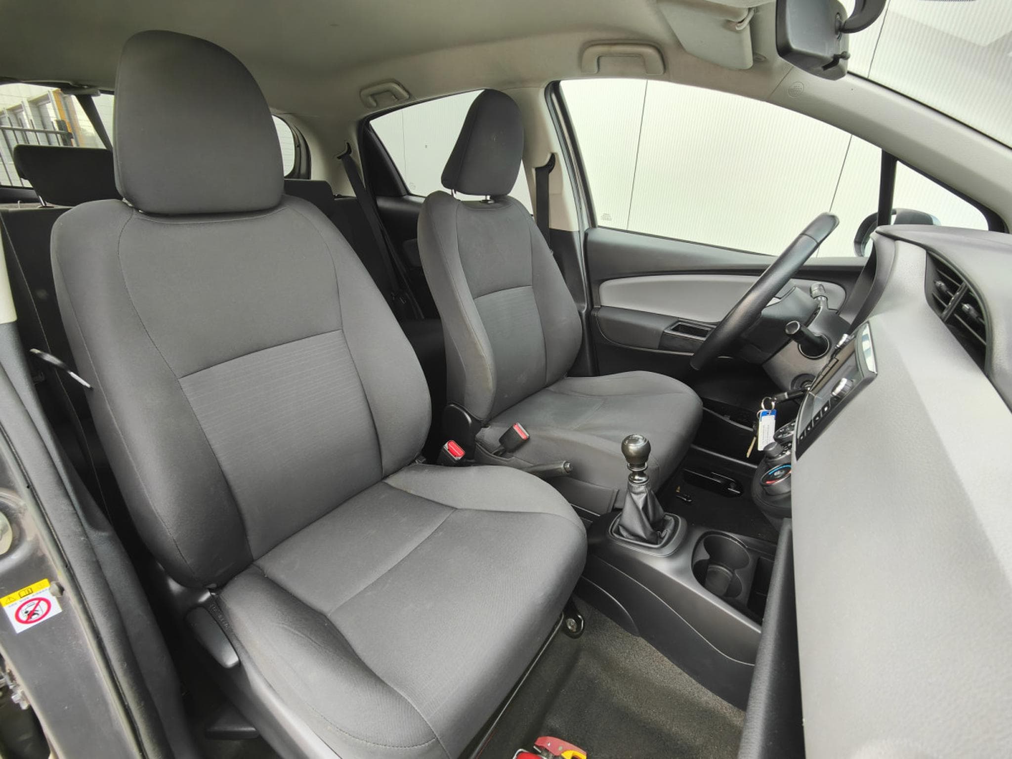 Toyota Yaris 1.3 VVT-I BLUETOOTH CLIMATISATION CAMERA (2015) - Foto 7