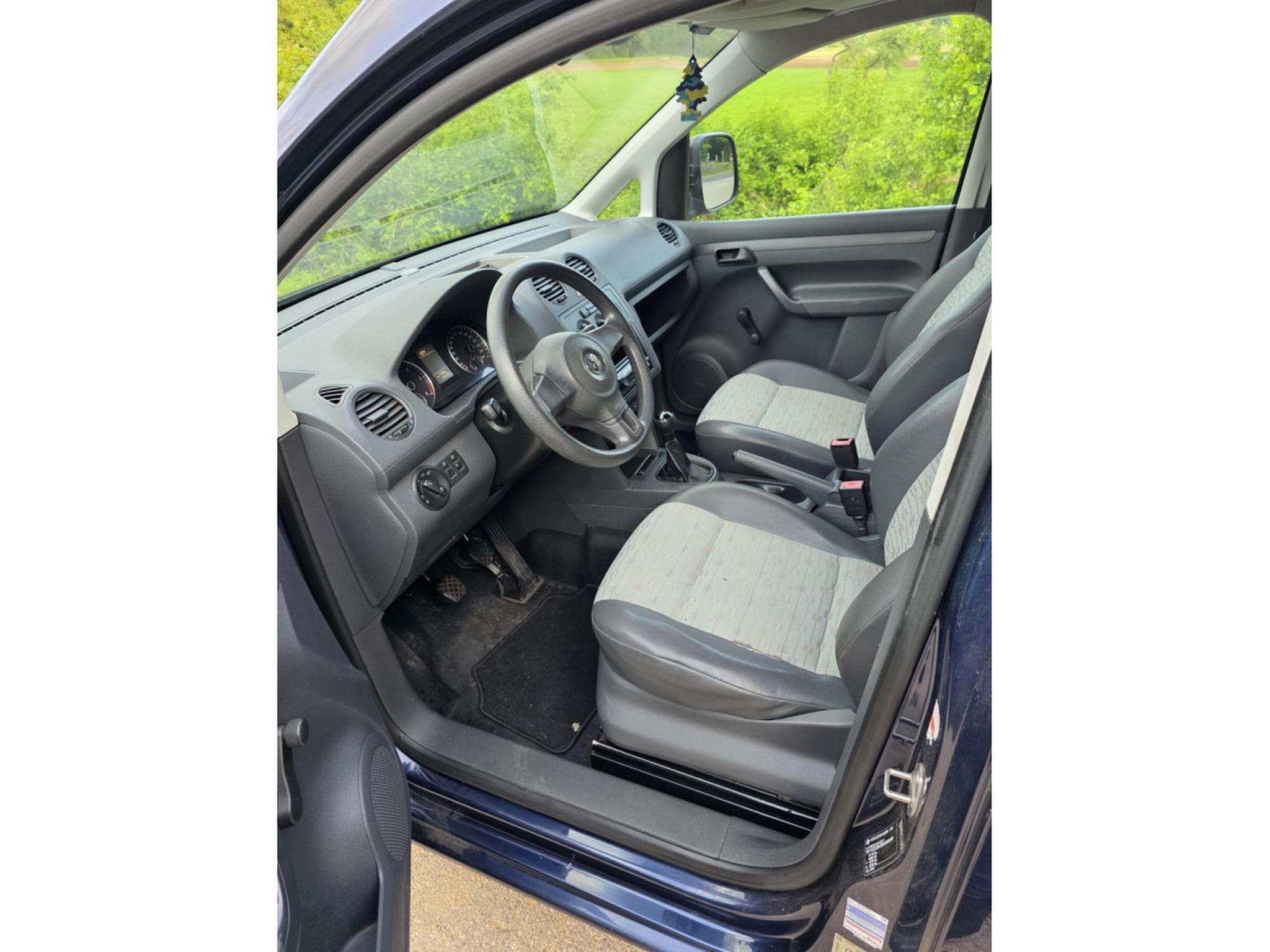 VW Caddy 1.6 TDI (2011) - Photo 5