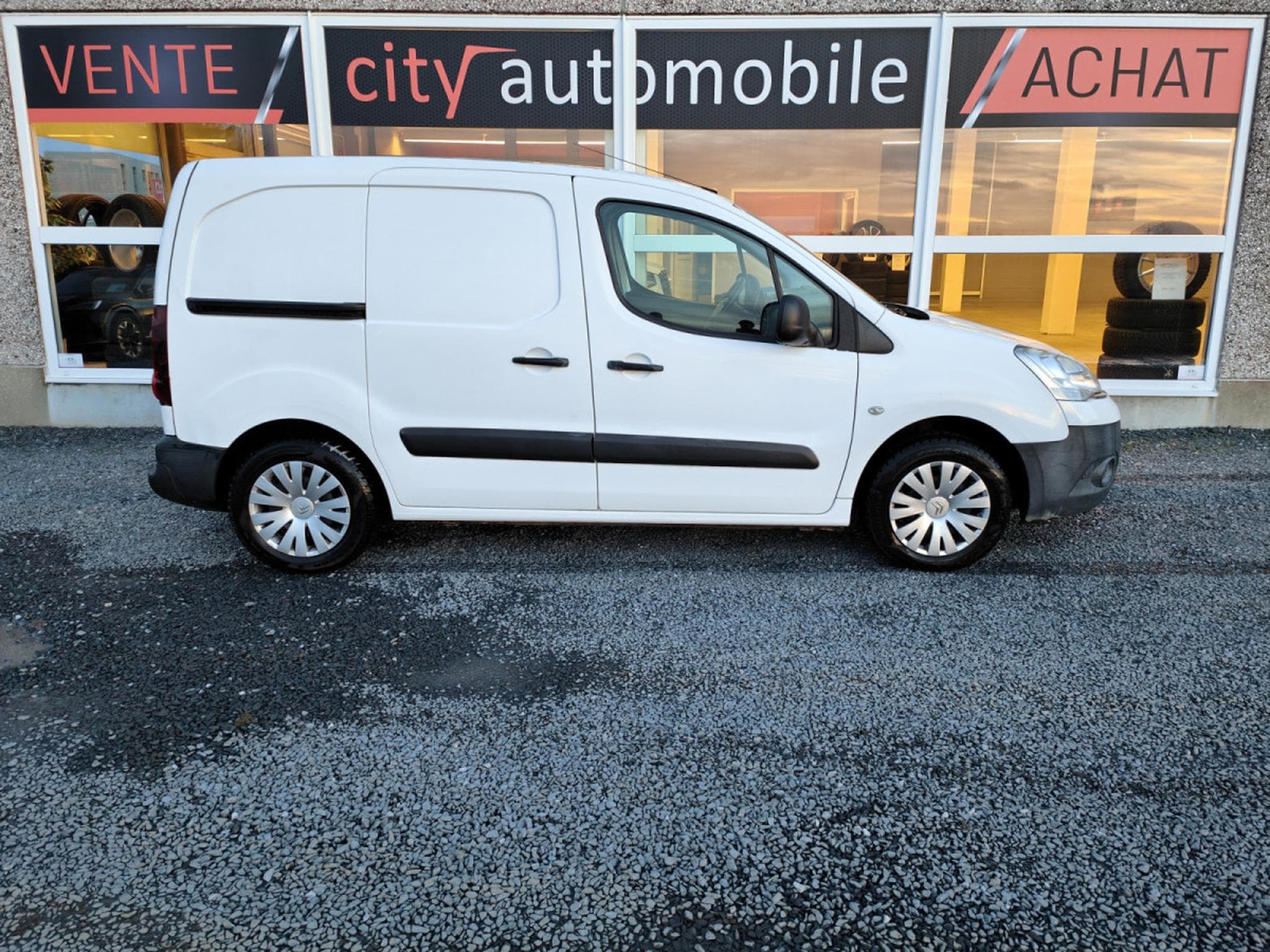 Citroën Berlingo 1.6 HDI 3 PLACES CLIM RADIO (2015) - Foto 2