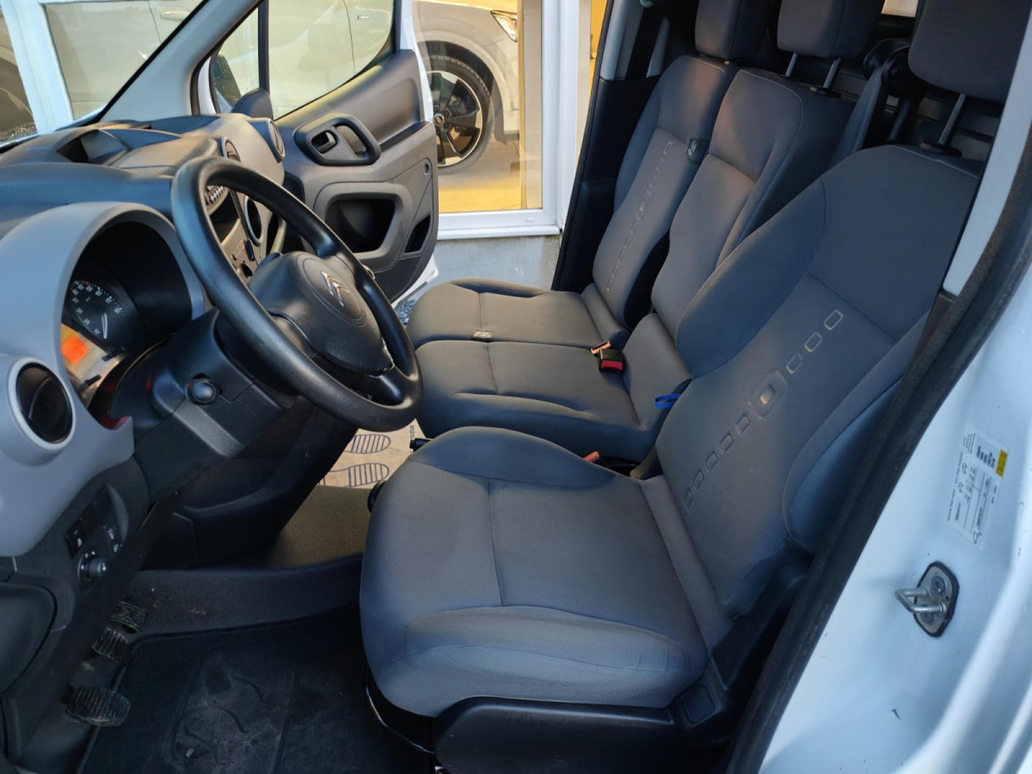 Citroën Berlingo 1.6 HDI 3 PLACES CLIM RADIO (2015) - Foto 8